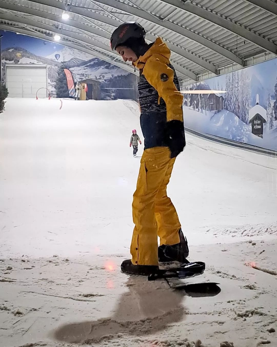 About yesterday, so much fun! 😁🏂💙

#snowboard #firsttime #babysteps #snowboarding #snow #goals #fun #fabianadammers