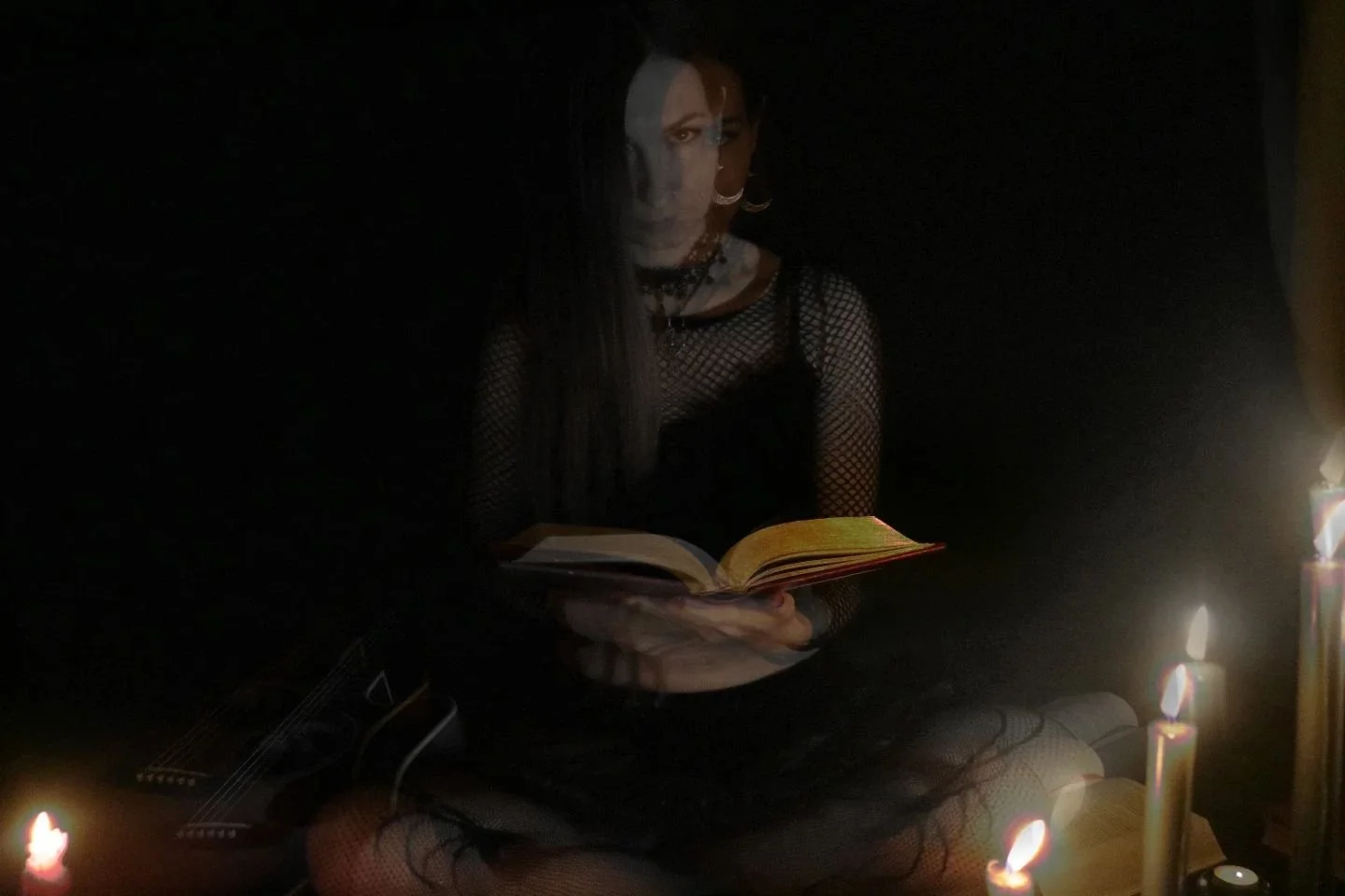 Blessed Samhain! Heavy Halloween! 🖤⚰️⚘️ Hope you'll have a good one! 🎃🍂🕯

#halloween #samhain #gothic #dark #darkness #mistermisery #celebration