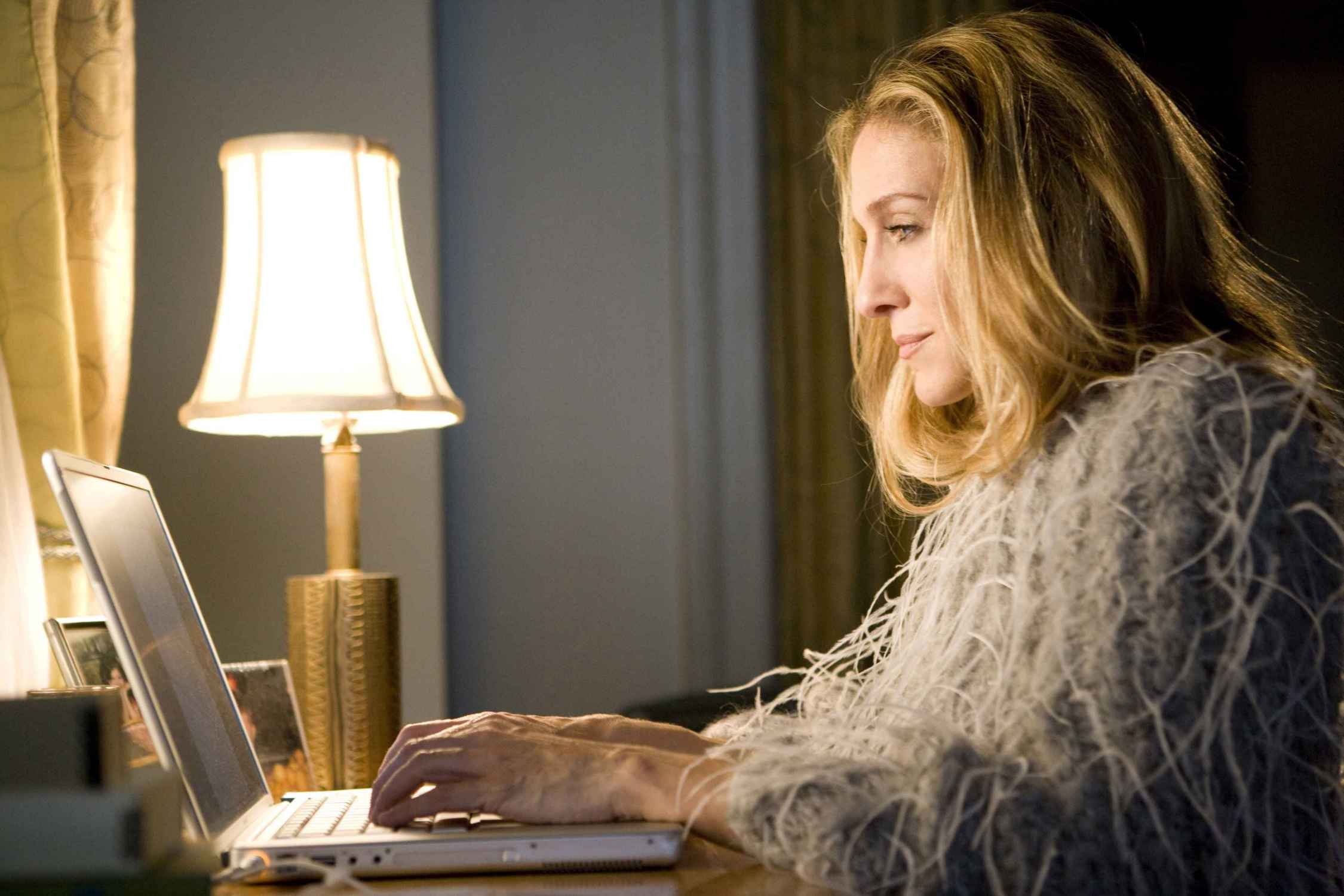 Carrie-Bradshaw-typing.jpg