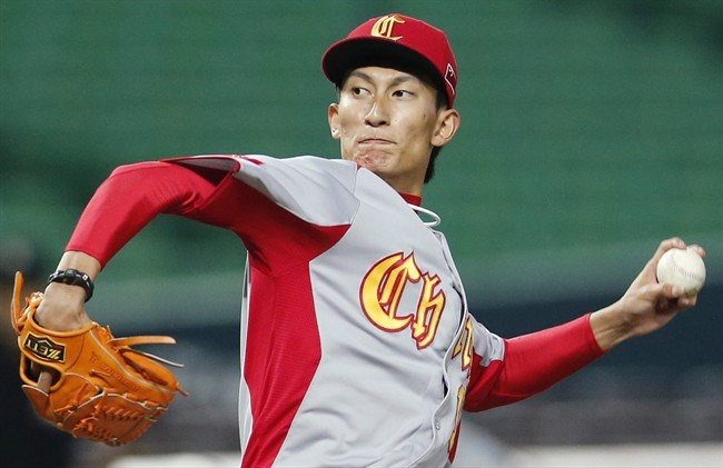 Ah, pity Xin Li, the Chinese pitcher who committed one of the strangest errors I've ever seen.