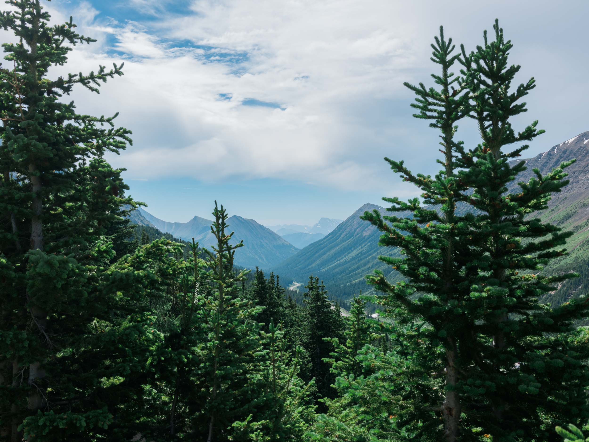  When hiking, one of the biggest photography challenges for me is making photos that work in mid-day light. Partial cloud cover helps soften the shadows.&nbsp; 