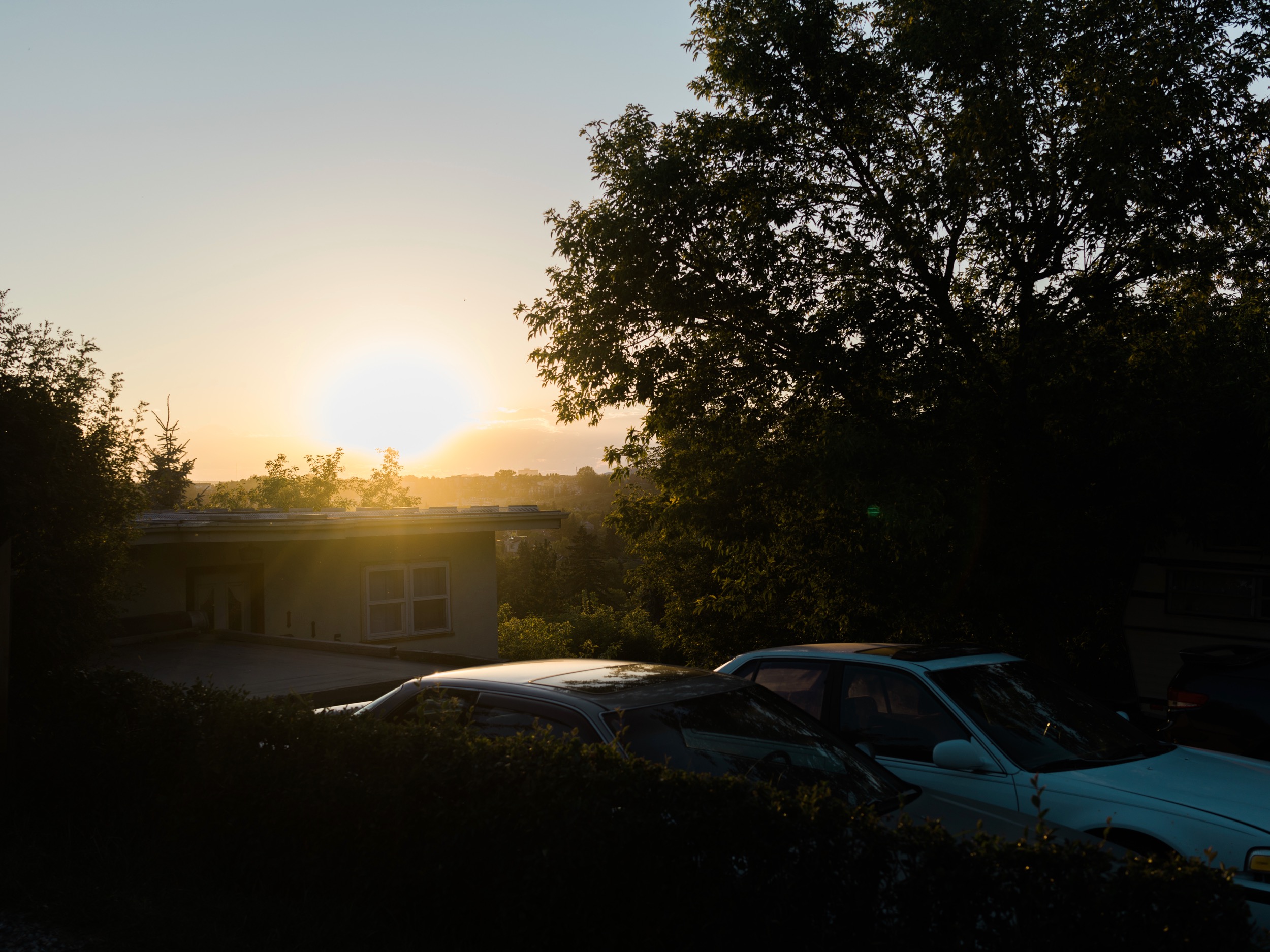  I'm exposing for the sky here which is making dark silhouettes in the foreground. I found the car roof worked in a similar way as exposing reflected light on water.&nbsp; 