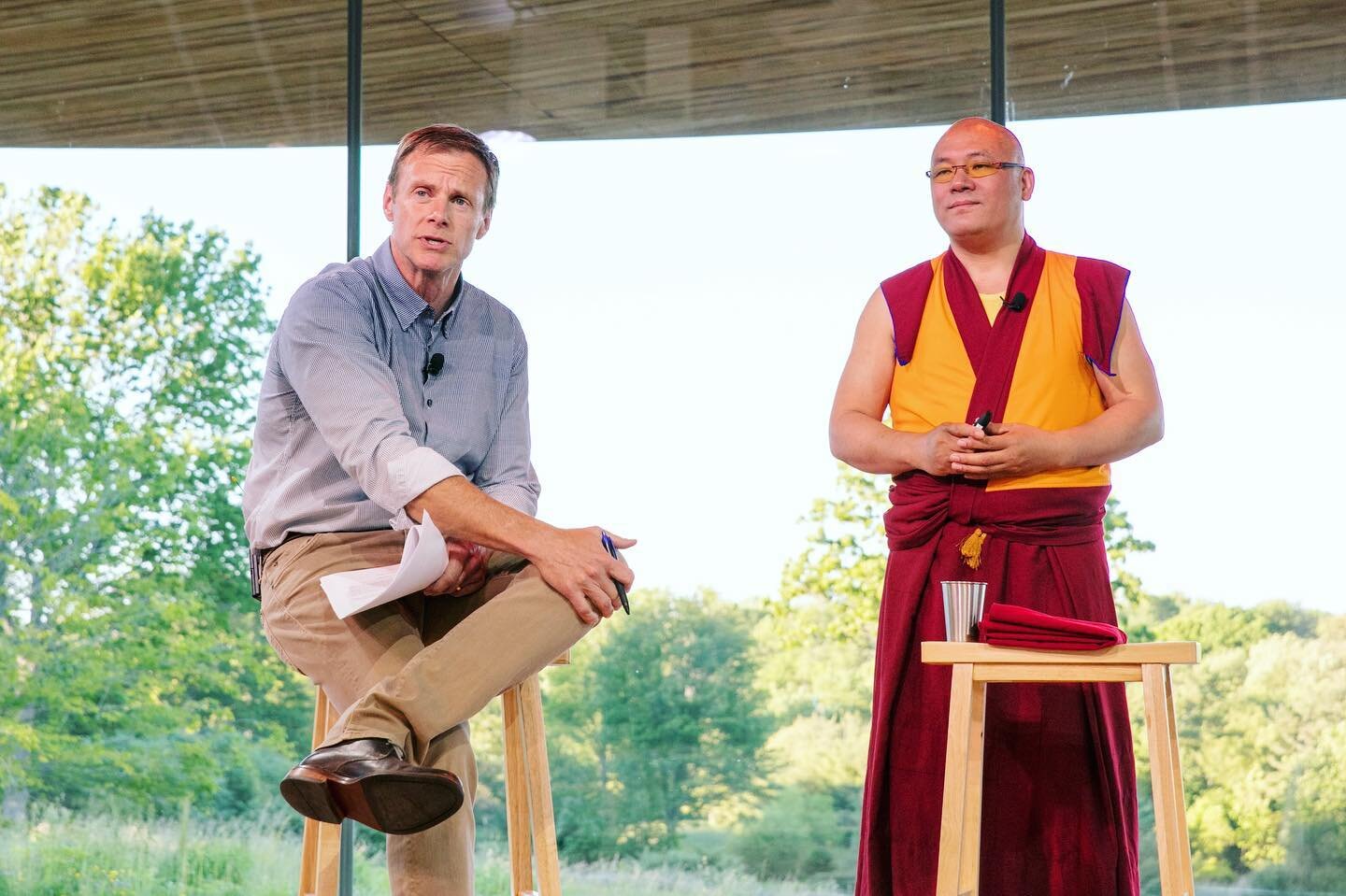 ☸️ Geshe Dhargey, a Buddhist Monk from the Tibetan Buddhist Center for Universal Peace promotes peaceful living through teachings, study, meditation and community service. 

This year, Grace Farms is celebrating its 6th anniversary. 

📷 @gracefarmsc