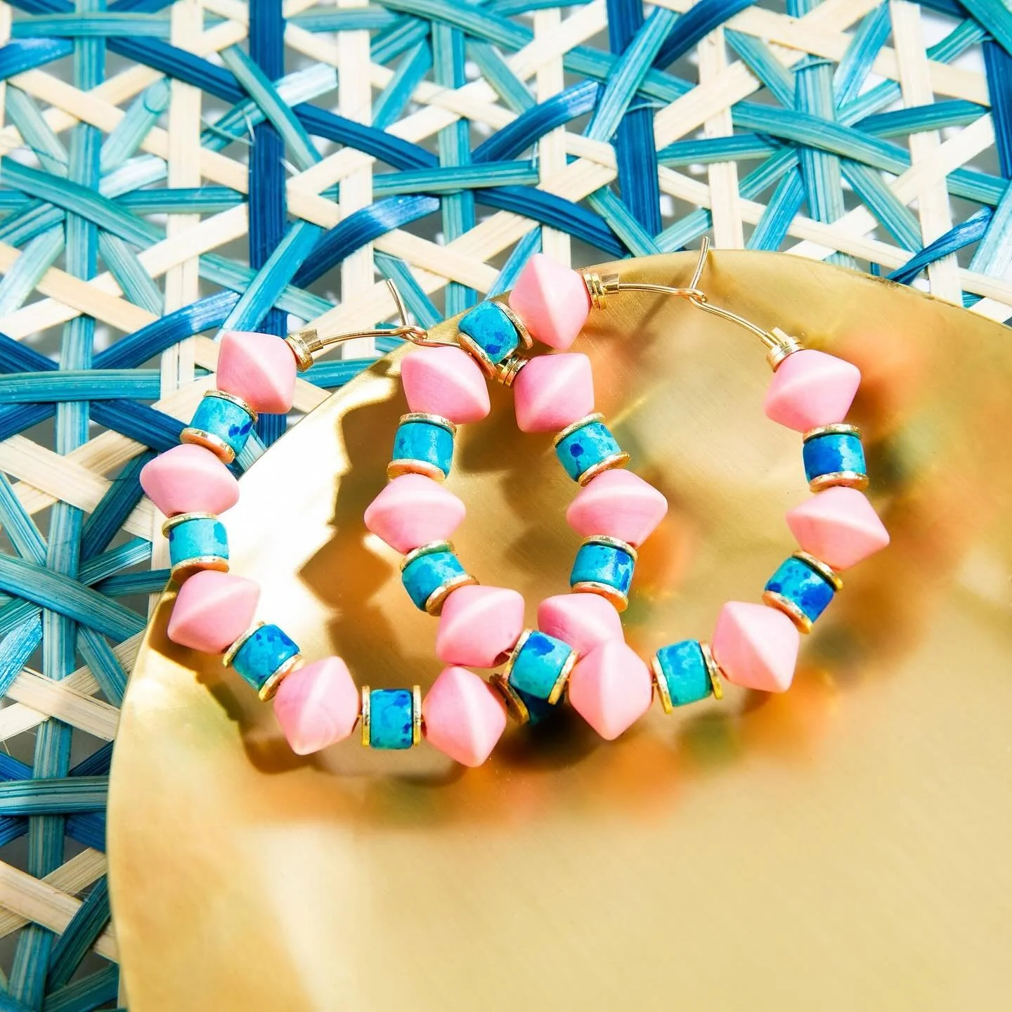 🌞
📷 @luellaandstone 
.
.
.

#mindfulmotionphoto #freelancingfemales #ctphotographer #connecticutliving #colorfuljewelry #jewelryphotography #handmadegifts #colorfullife #canonphotography #handmadejewelry #handmadeisbetter #shopsmall #connecticutsty