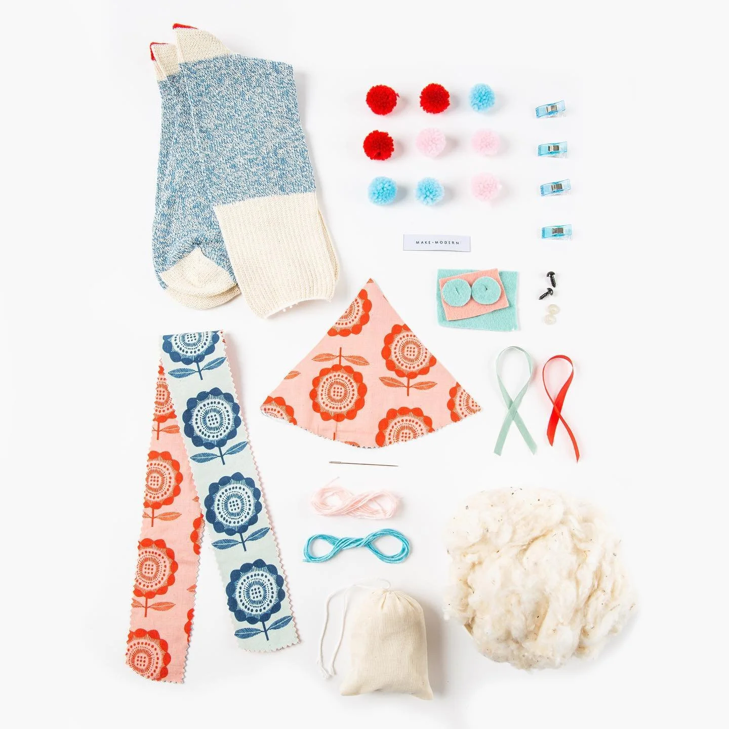 🧵🪡 🐵 Sock Monkey Craft Kit
📷 @makemodernstudio 
.
.
.
.
.
.
.
#mindfulmotionphoto #accidentalwesanderson #fairfieldcounty #ctliving #craftkit #ctphotographer #freelancingfemales #becreative #darien #kidstuff #connecticutphotographer #norwalkmoms 
