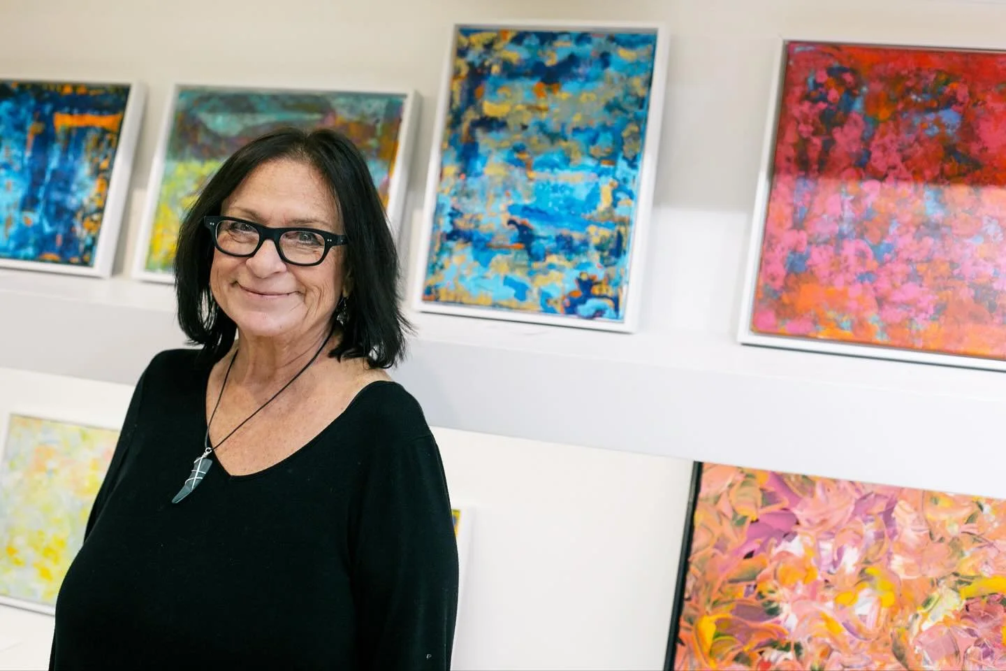 🎨🖼️ Congratulations to @nanvanryzin and all of the talented artists of @urbanartcreativecollective on their eclectic and bold debut show @maisonten