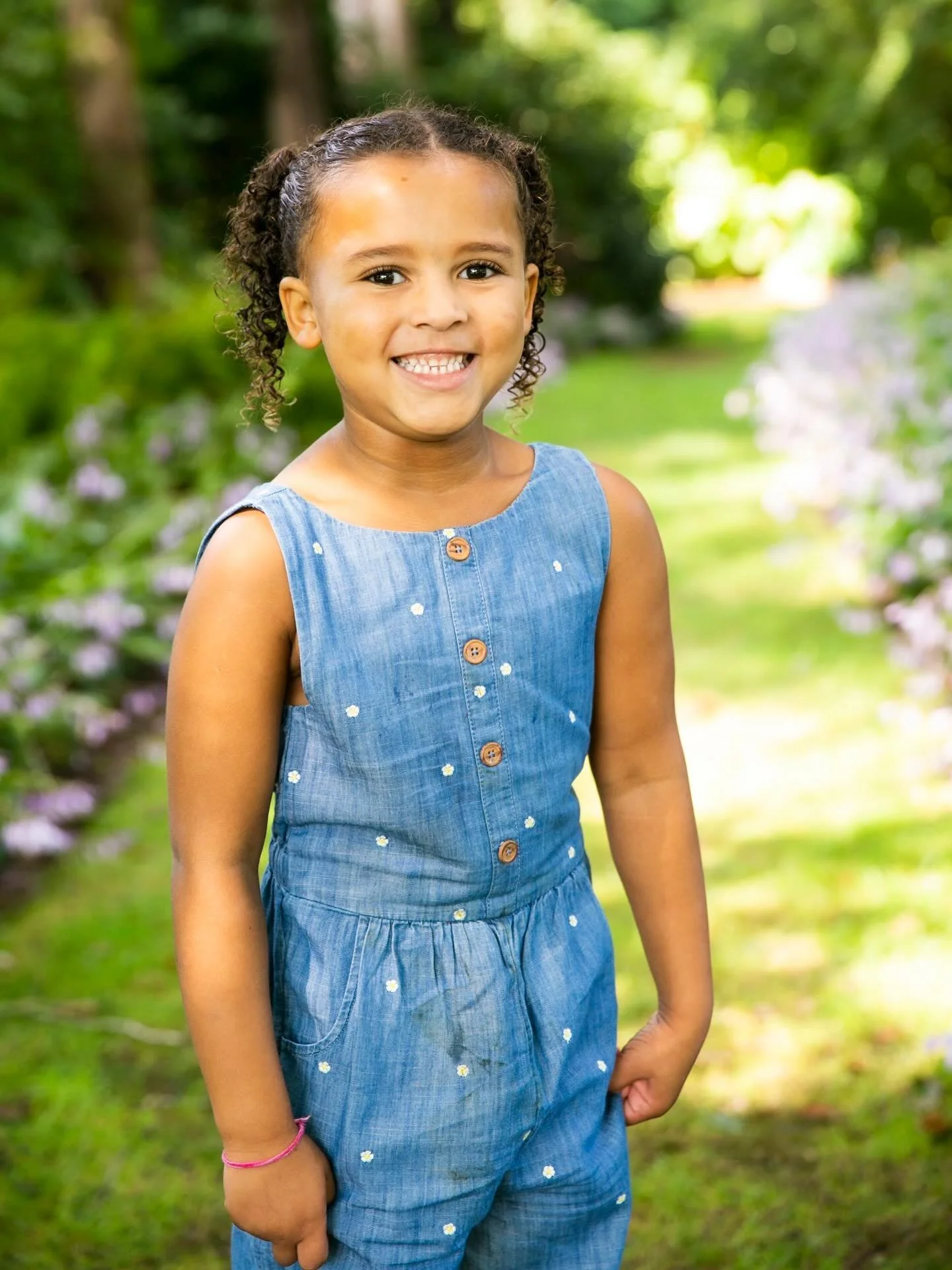 📷 Portrait sessions at Topsmead State Forest in Litchfield on May 2, 2026. Guaranteed image delivery by Mother&rsquo;s day. More info below! Link in bio. 

https://book.usesession.com/s/-dnfvSXvqO

#litchfield #portraitsession #blackandwhitephotogra