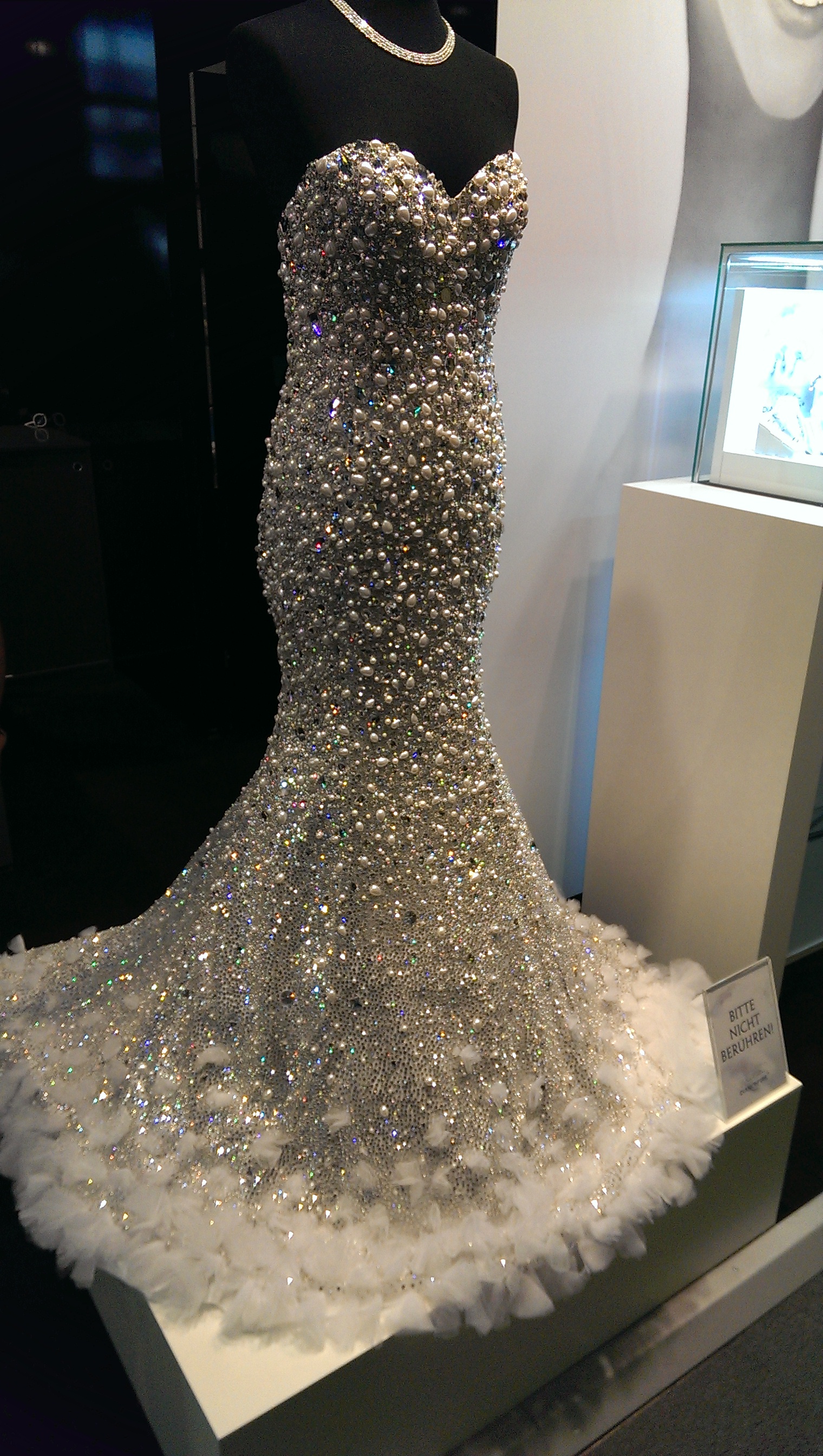 dress1.jpg