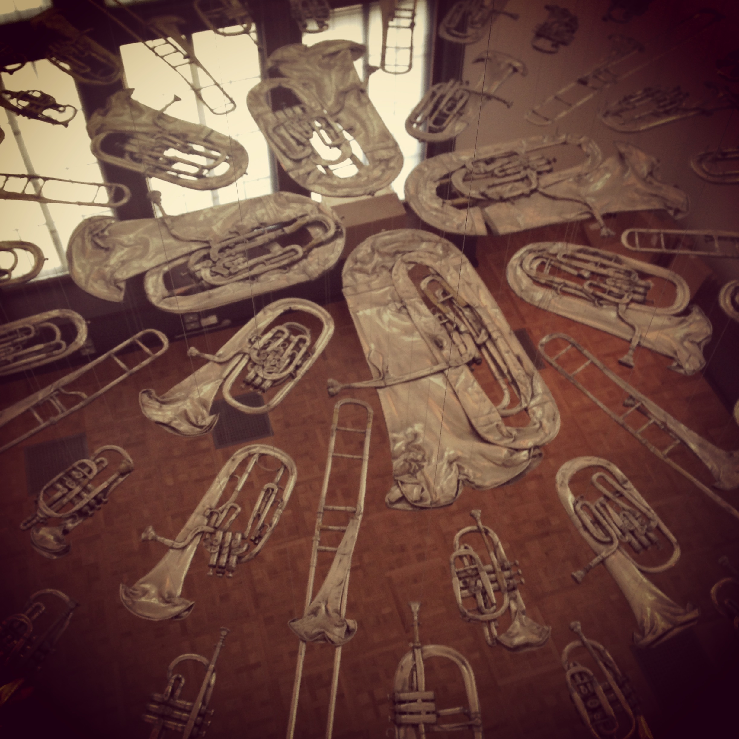 Squashed hanging trumpets