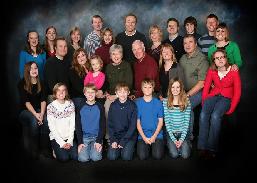 Bountiful portrait Studio photography, large family portraits in