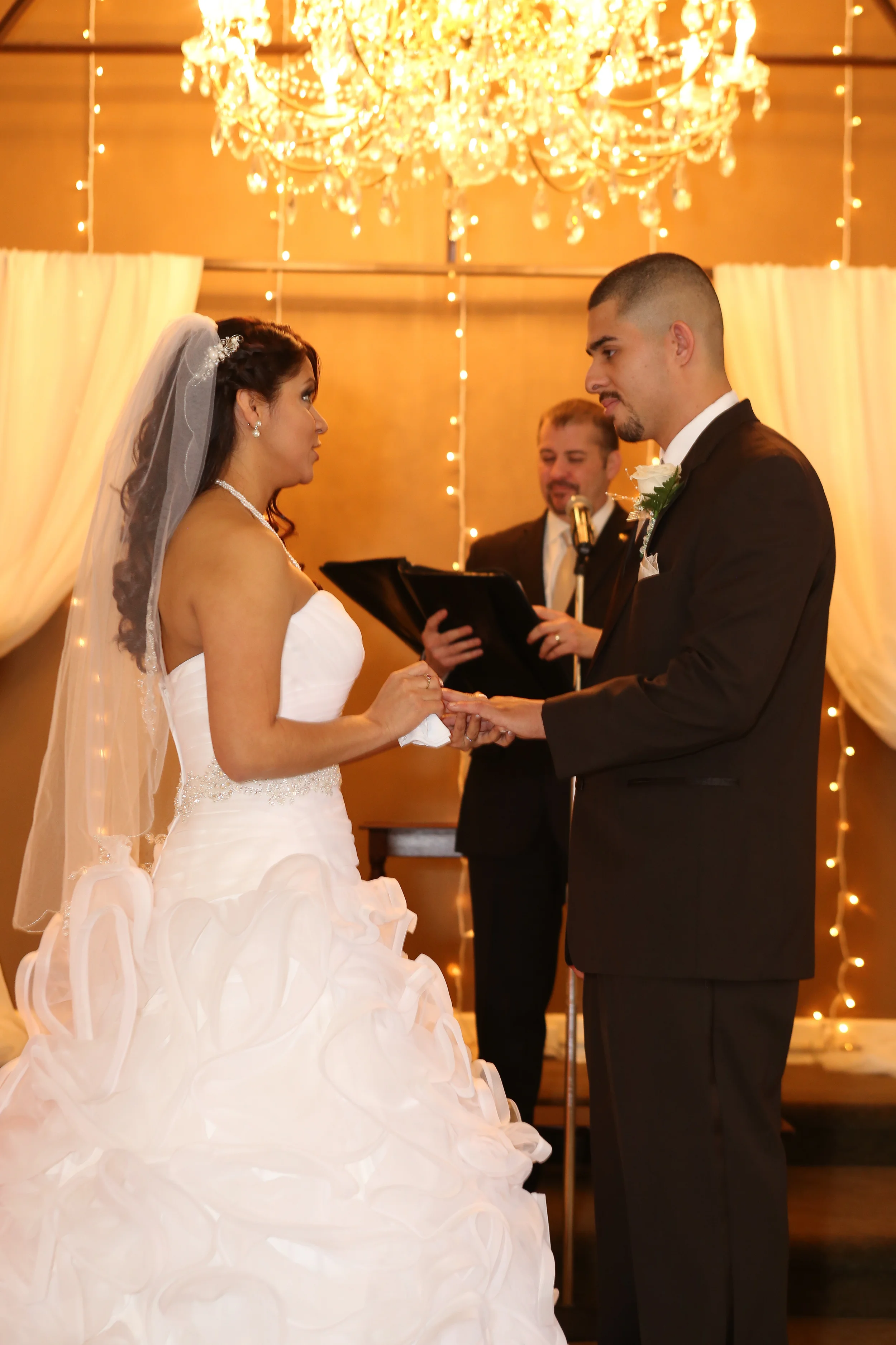 Bountiful wedding photographer at ceremony