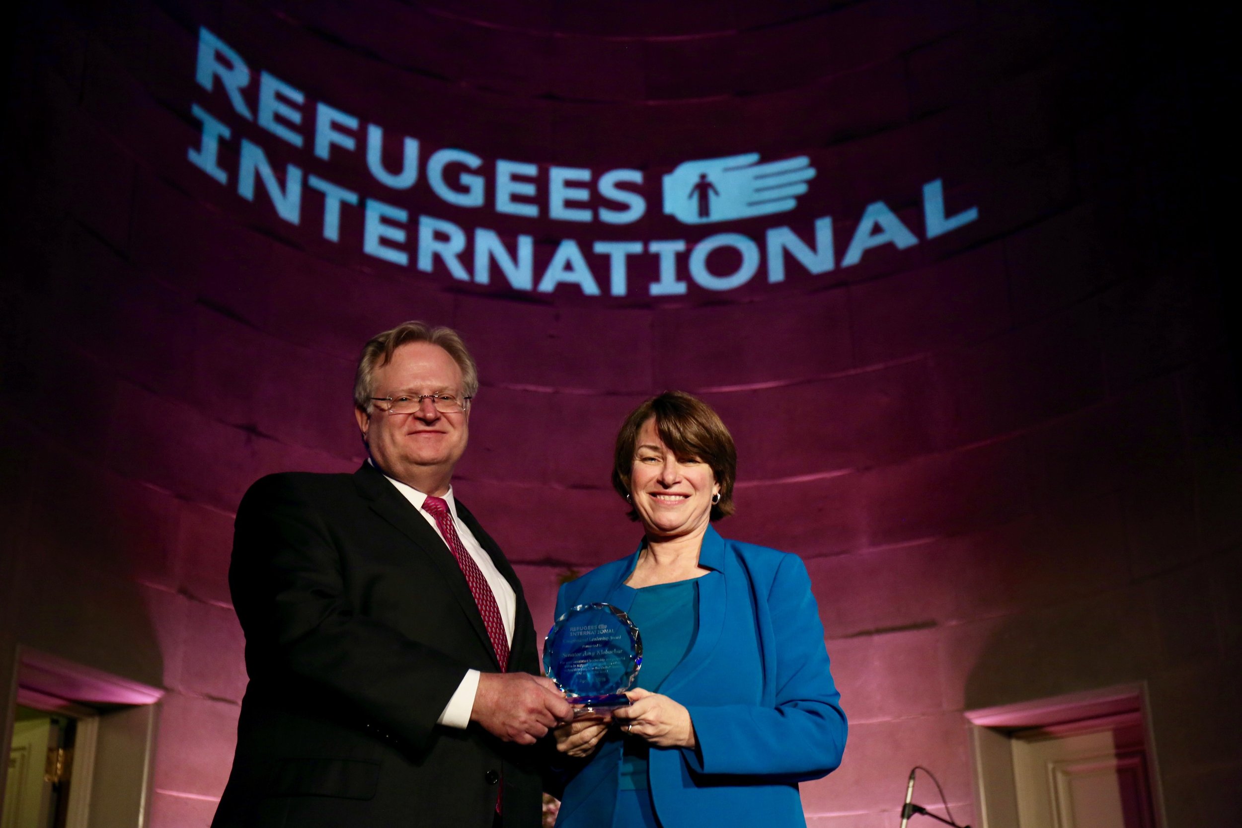 RI President Eric Schwartz presents the 2018 Congressional Leadership Award to Senator Amy Klobuchar of Minnesota.