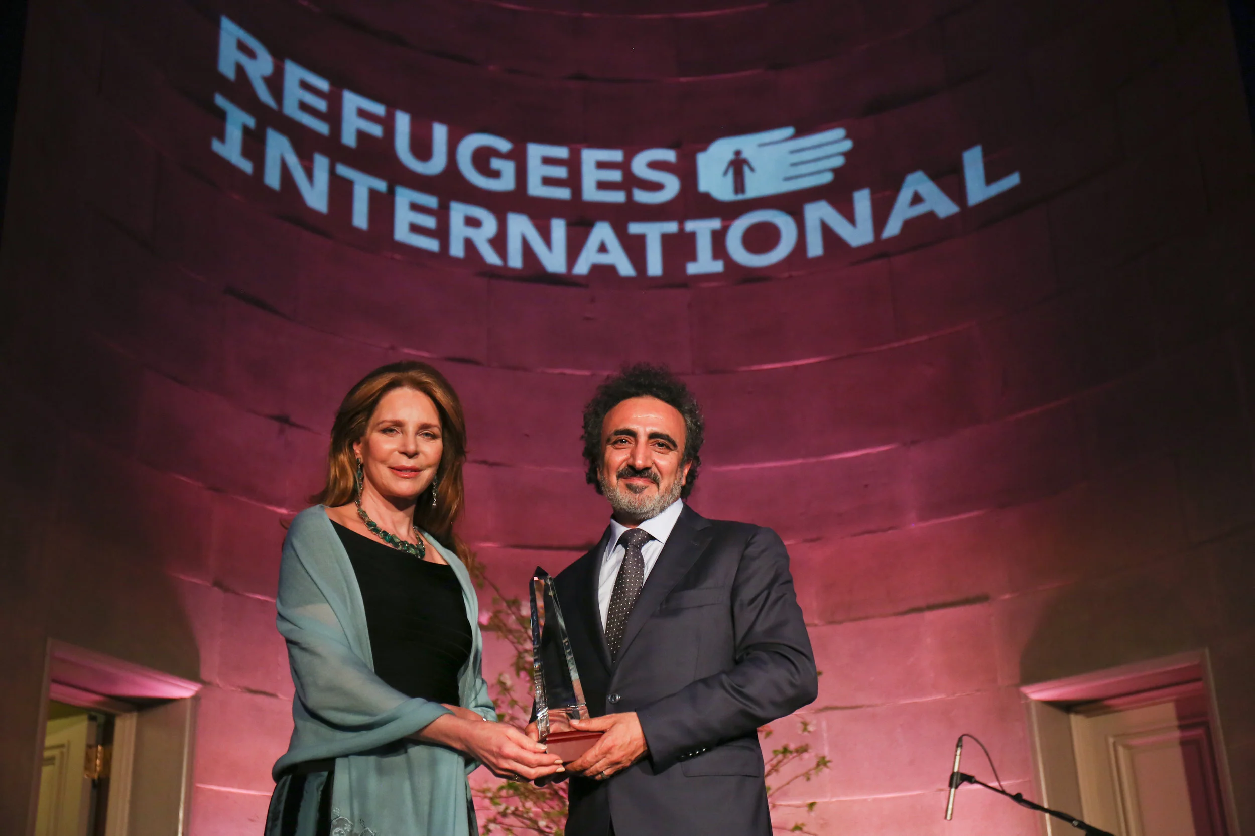 Queen Noor al-Hussein of Jordan presents the 2018 McCall-Pierpaoli Humanitarian Award to Chobani Founder Hamdi Ulukaya