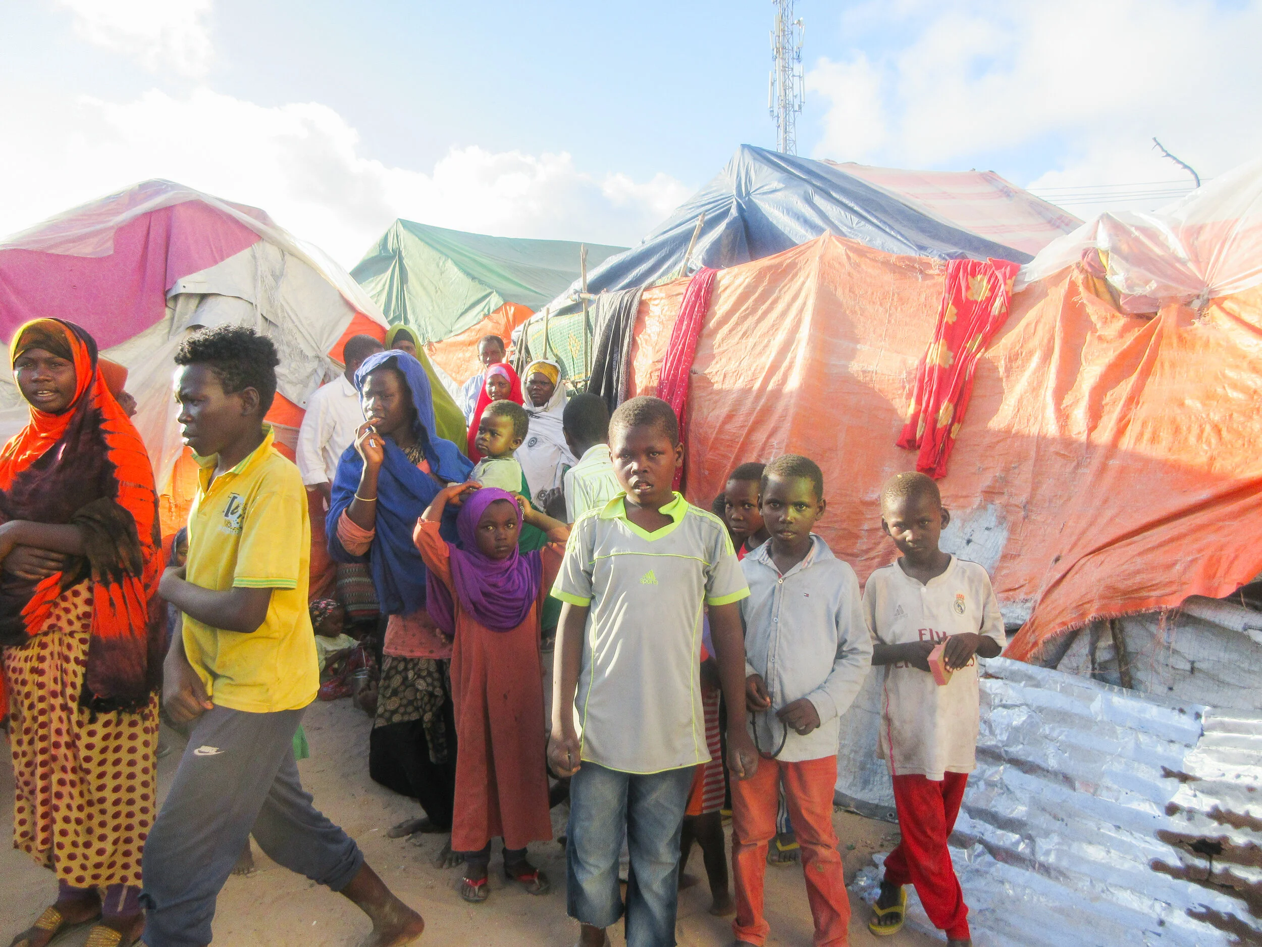 Many children living in IDP sites in Mogadishu are not attending school. Photo Credit: Refugees Interna- tional.