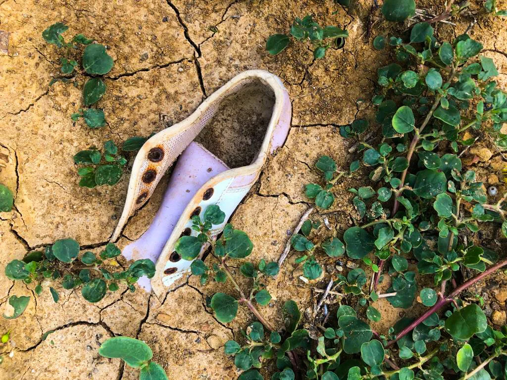 Caminantes, also known as walkers, cross dangerous highways and mountain roads to seek shelter and safety on their journey from Cúcuta to Ecuador. Photo Credit: Refugees International.