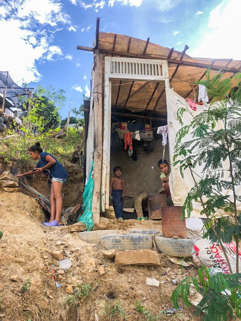On the outskirts of Cúcuta, Colombians displaced by conflict established informal settlements more than a decade ago. Now, Venezuelans crossing the border are finding refuge there, including in “solidarity homes” hosted by Colombian IDPs. Photo Credit: Refugee International.