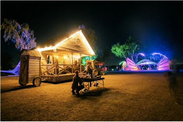 Rolling Stone photo by Tom Tomkinson at Symbiosis Gathering, fall equinox. Arty and The Front Porch