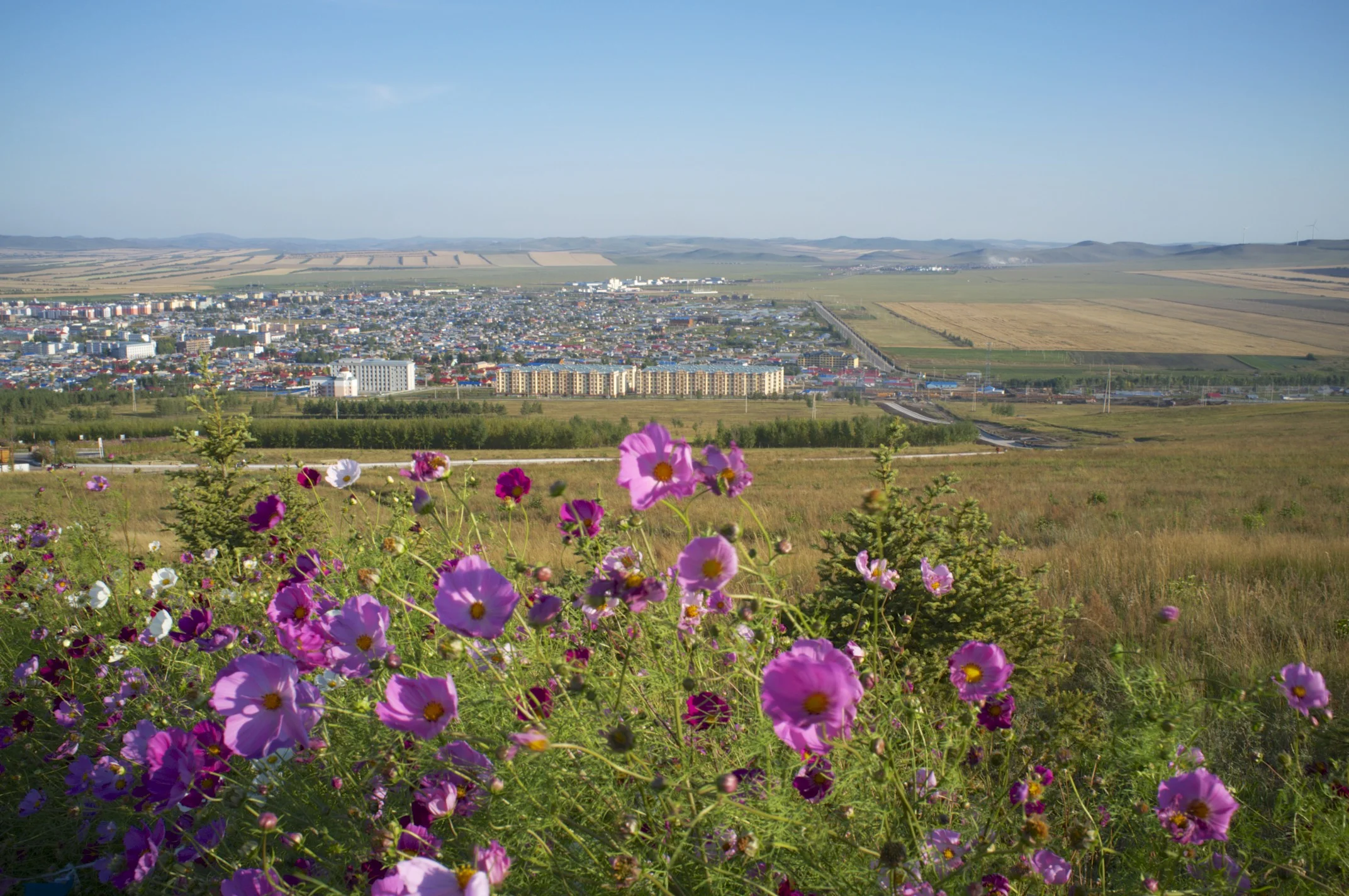 E'ergunga (Inner Mongolia), as seen from the hill leading to the wetlands in the plains