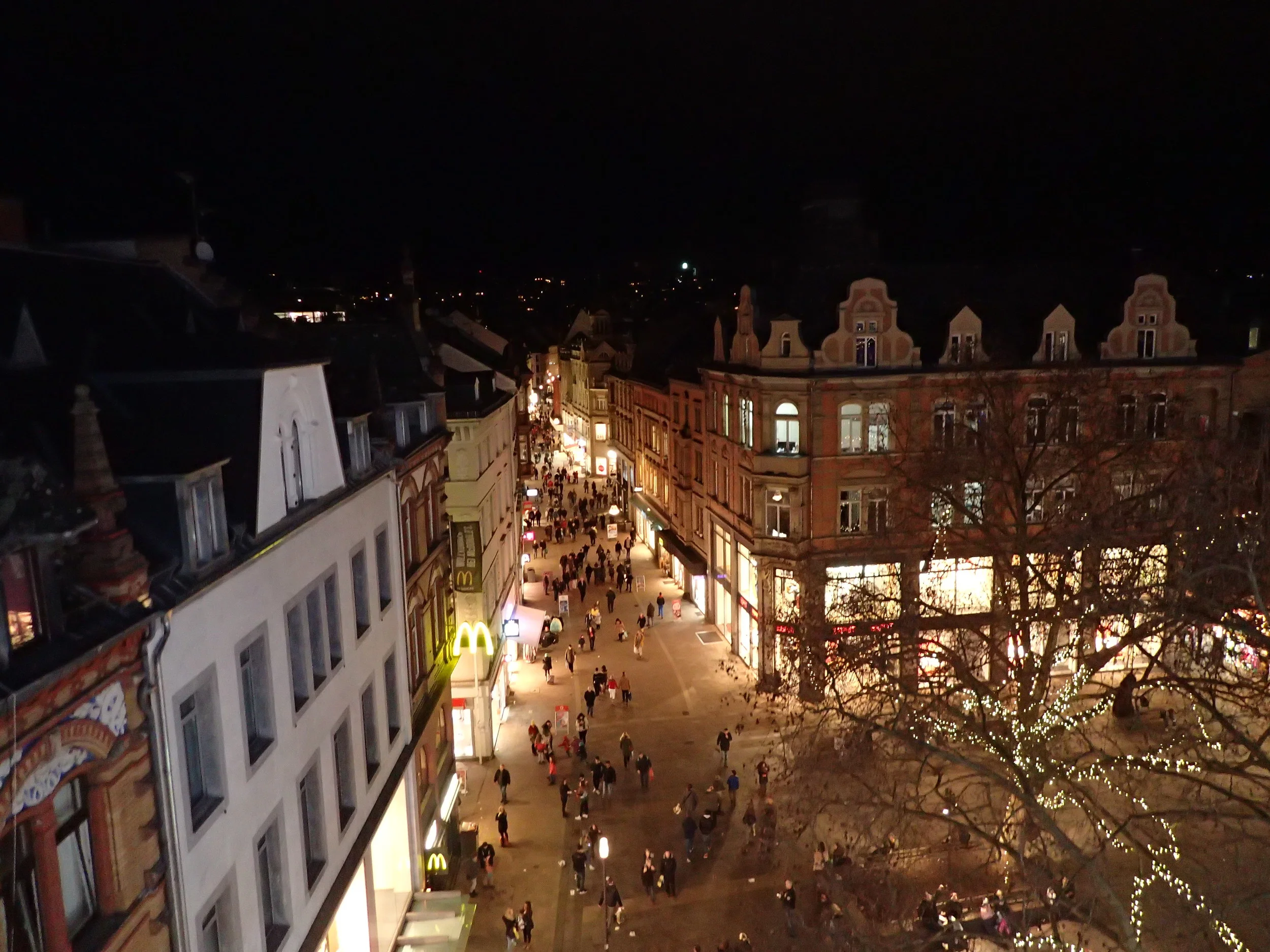 People doing the last Christmas shopping on December 23rd in Wiesbaden, as seen on a ferris wheel ride.