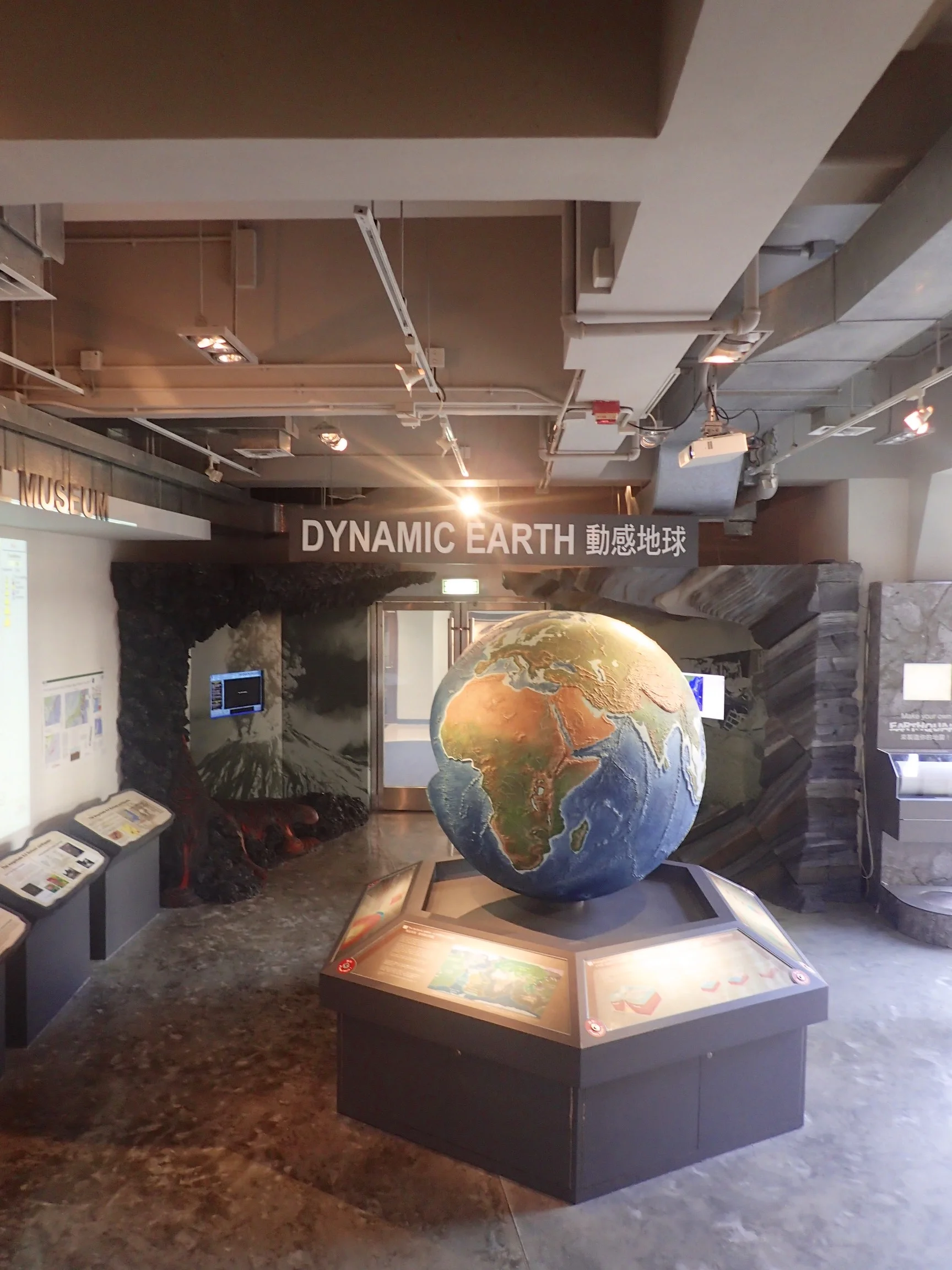 Hanging out in the Earth Sciences of The University of Hong Kong.