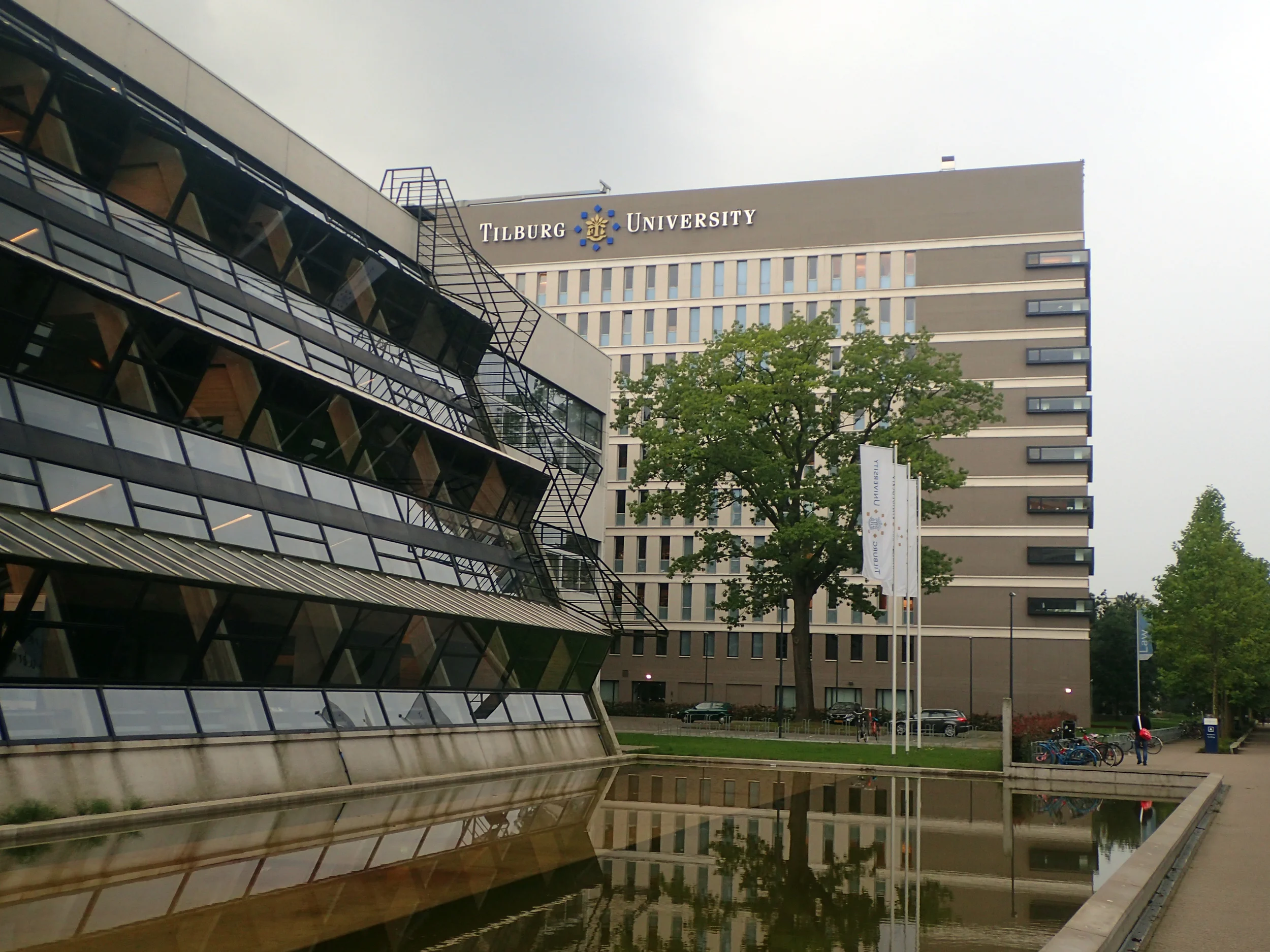 A morning view on the Tilburg University campus