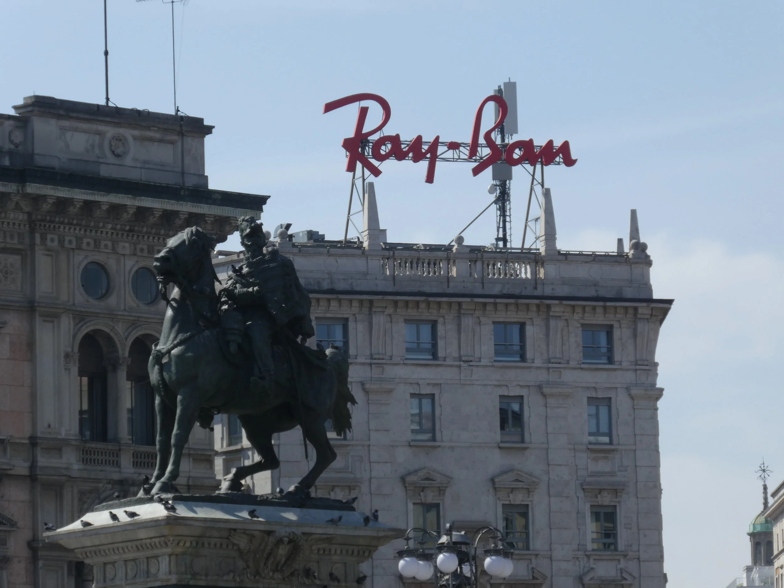 Finally, I met Mr. Ray Ban on the Plazza Duomo.