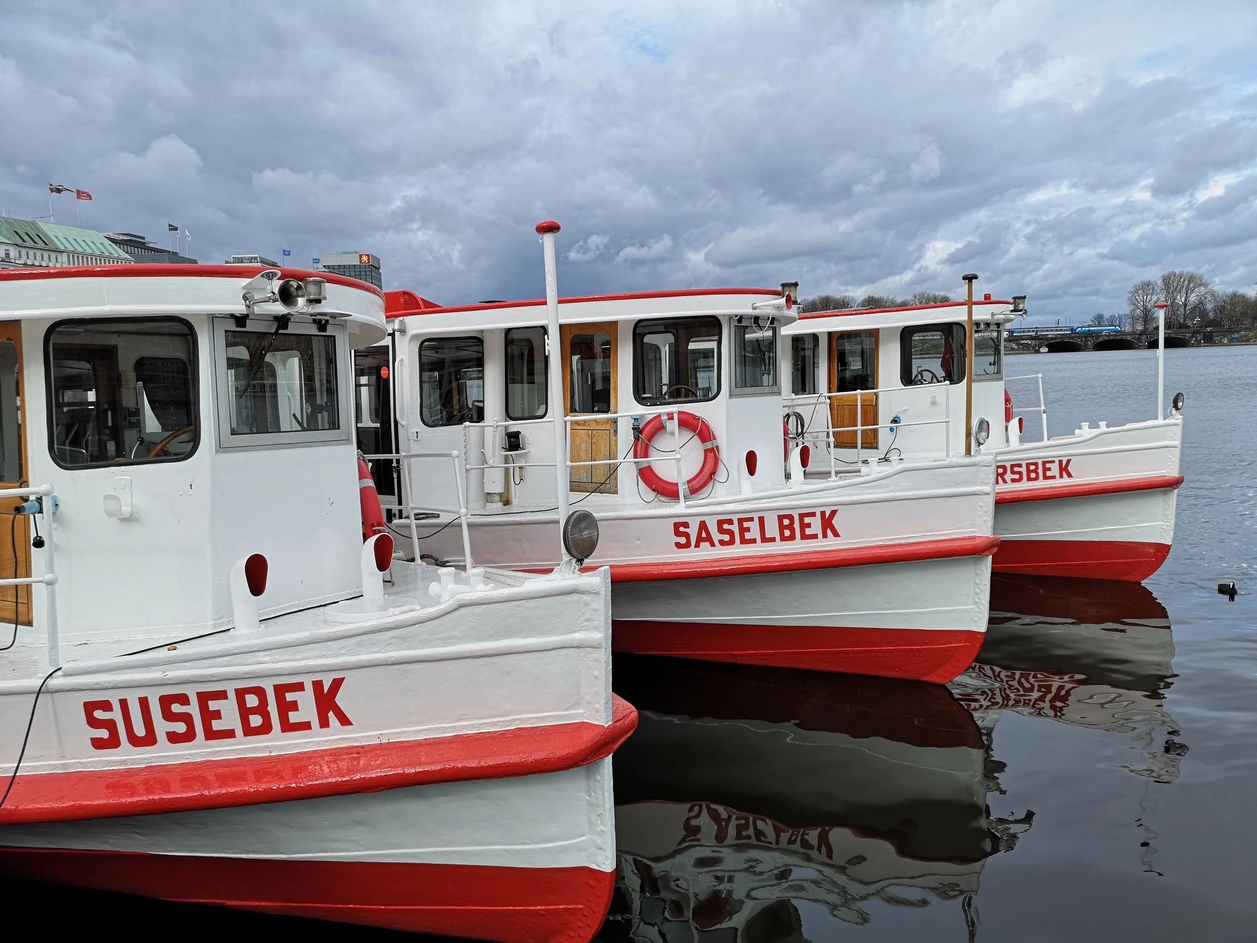 Tourist boats pausing in the rain in Binnenalster.