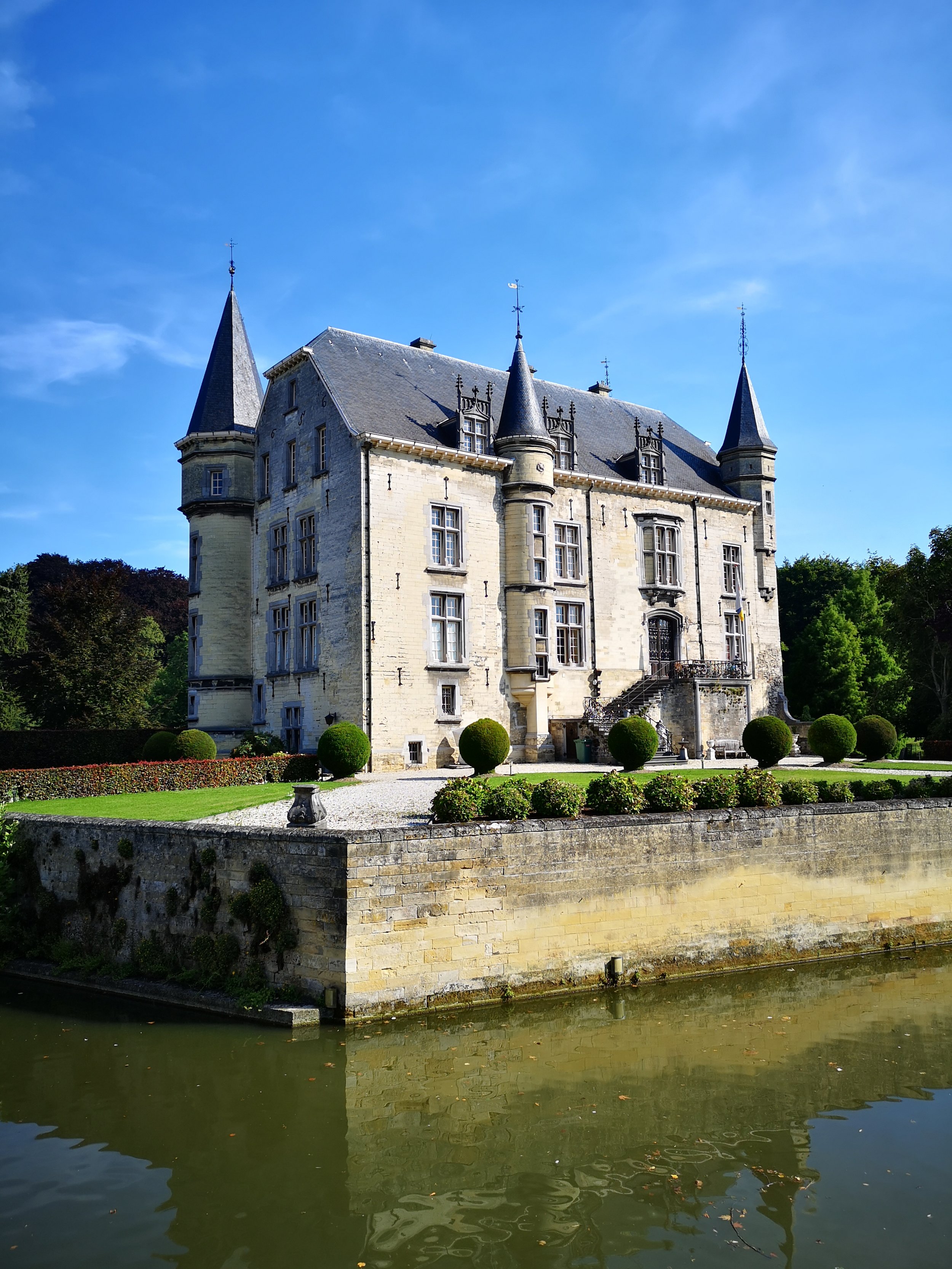 Schaloen Castle