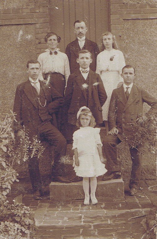 192x Boma Familienphoto um 1920.jpg