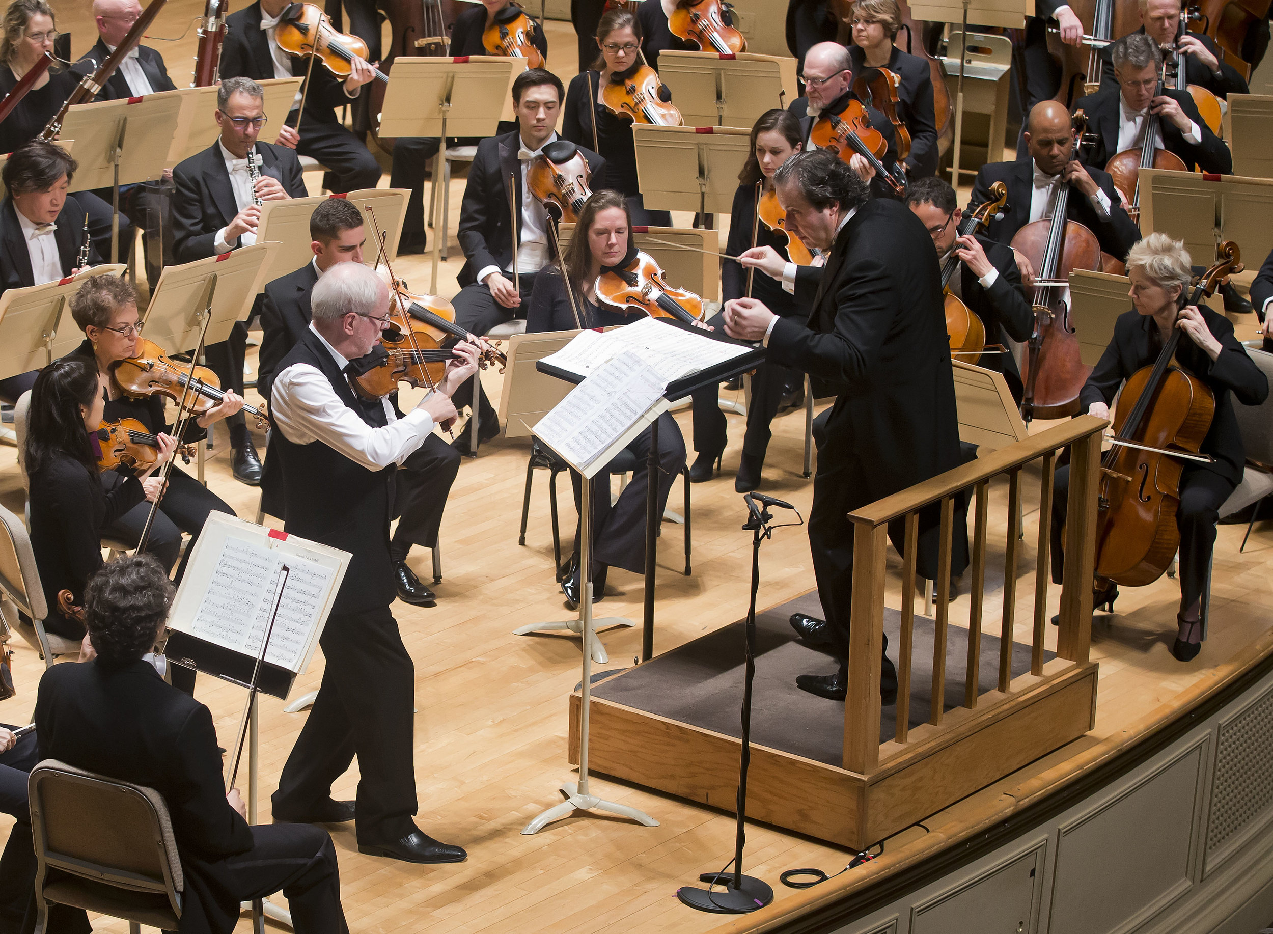 Gidon Kremer plays Mieczyslaw Weinberg's violin concerto with the Boston Symphony Orchestra, Juanjo Mena conducting, Jan. 19, 2017. Winslow Townson photograph.