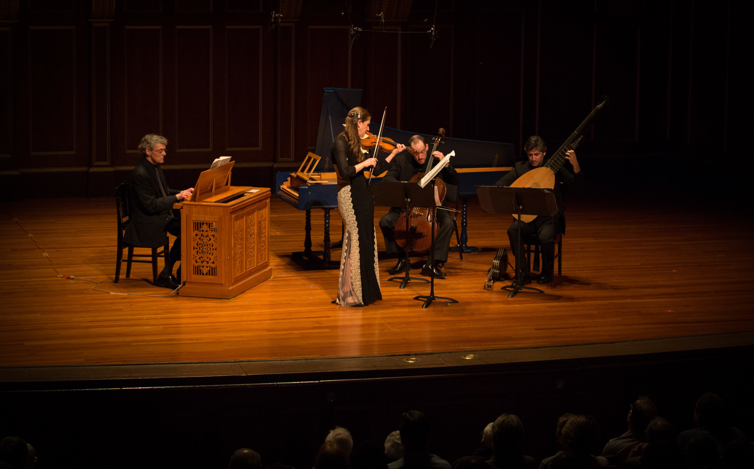 Martinson (foreground), with Martin Pearlman (organ), Michael Unterman (cello), and Michael Leopold (theorbo), at Jordan Hall. Kathy Wittman photograph.