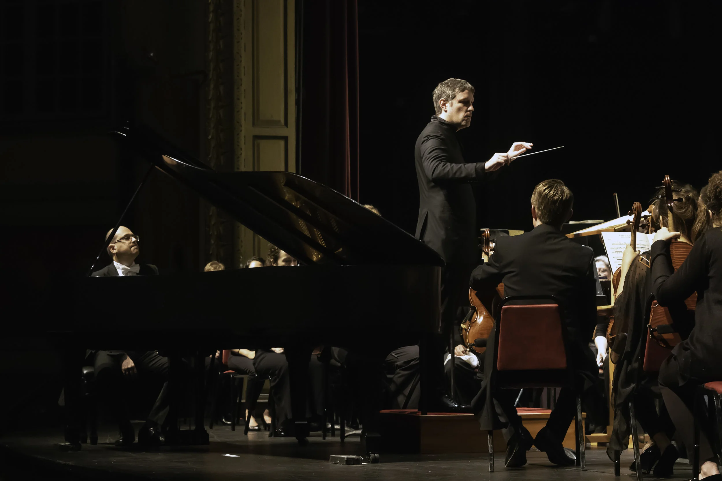 Yaniv Dinur conducts the New Bedford Symphony Orchestra, with pianist Roberto Plano, 15 May 2018. Richard Van Inwegen photograph