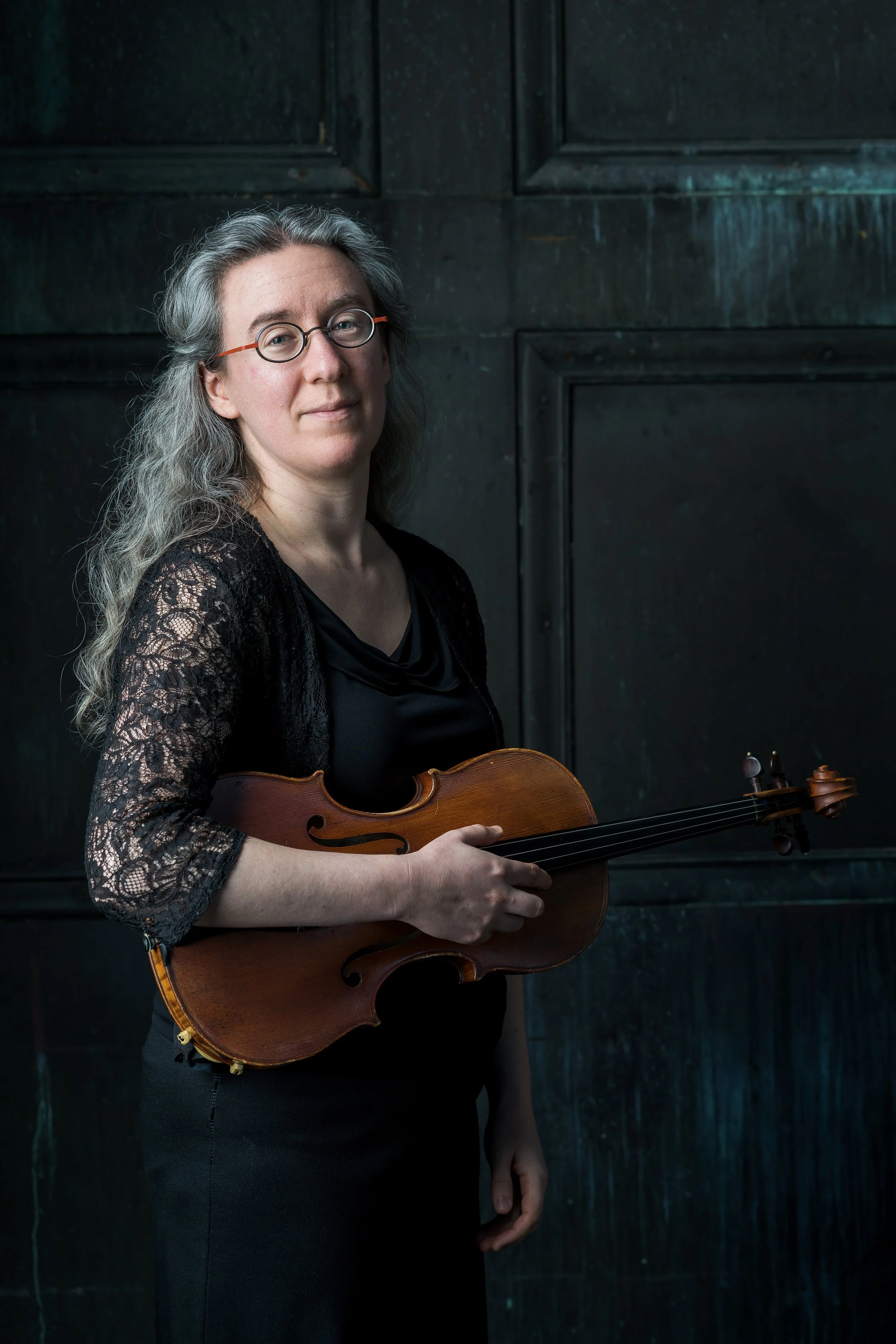 Sarah Darling, one of many players comfortable playing Baroque styles (with Boston Baroque, for example) or contemporary (with A Far Cry).