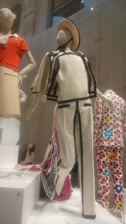 Gorgeous little black & white sailor suit is Paris perfection!