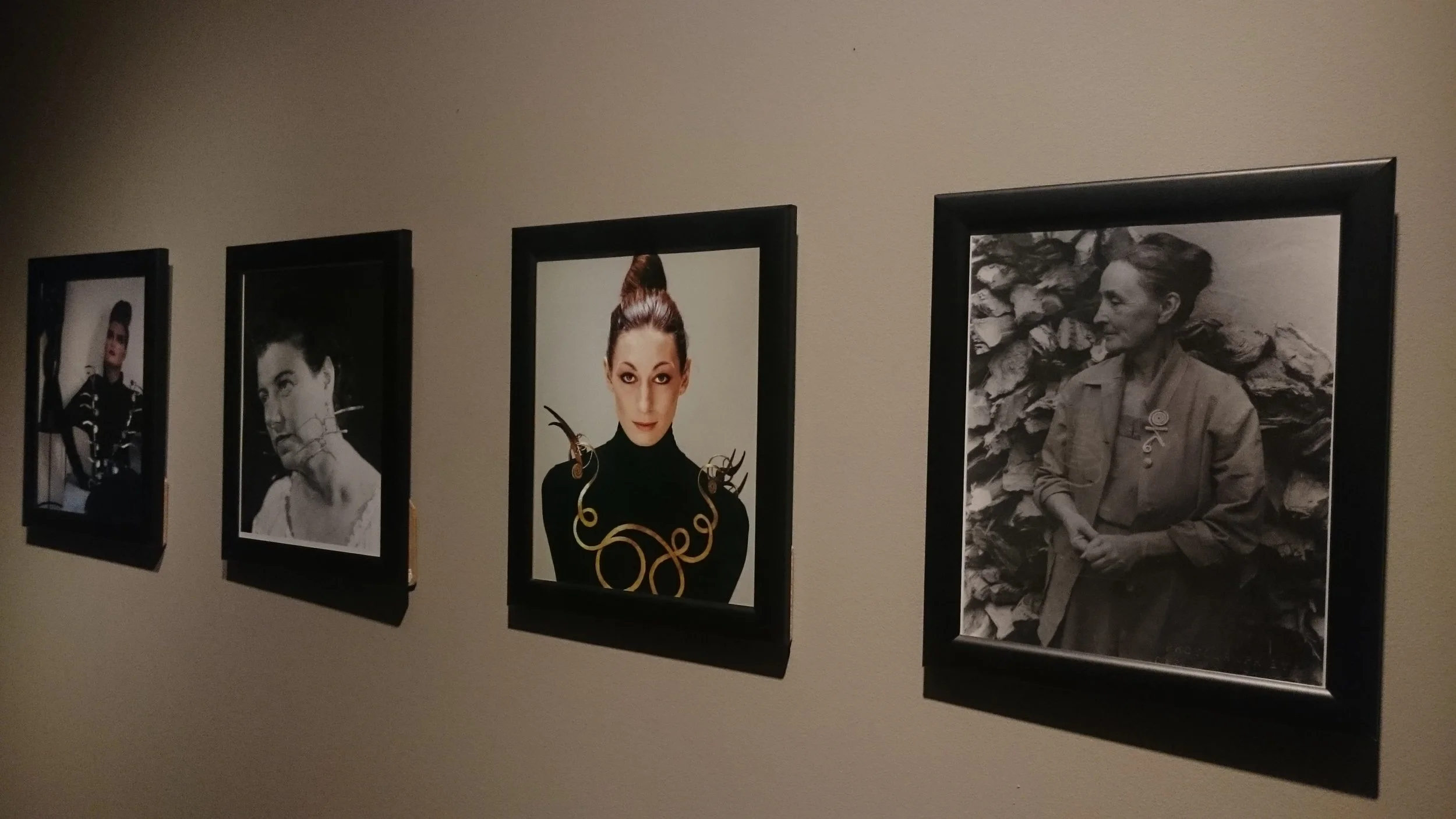 Art and Hollywood, Calder necklaces gracing leading female figures