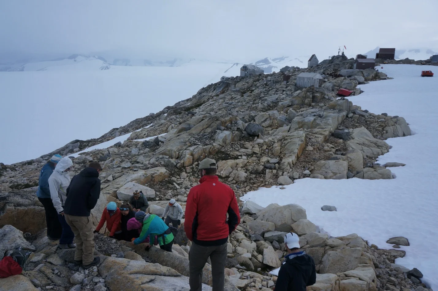 JIRPers gather around during the geobotanical lecture.