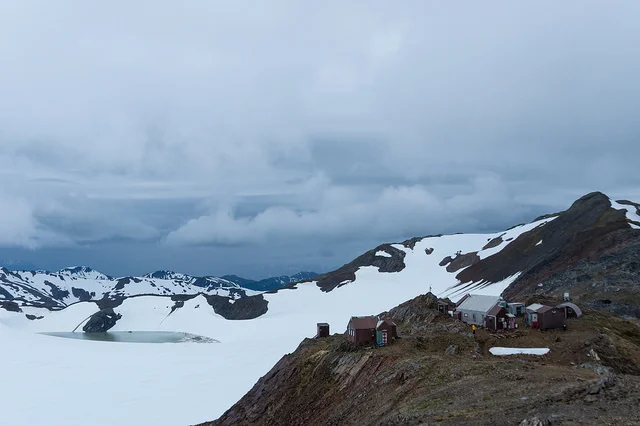 Camp 17, with Cairn Peak in the background, and Lake Linda and the Lemon Creek Glacier to the left. Photo: Daniel Otto.