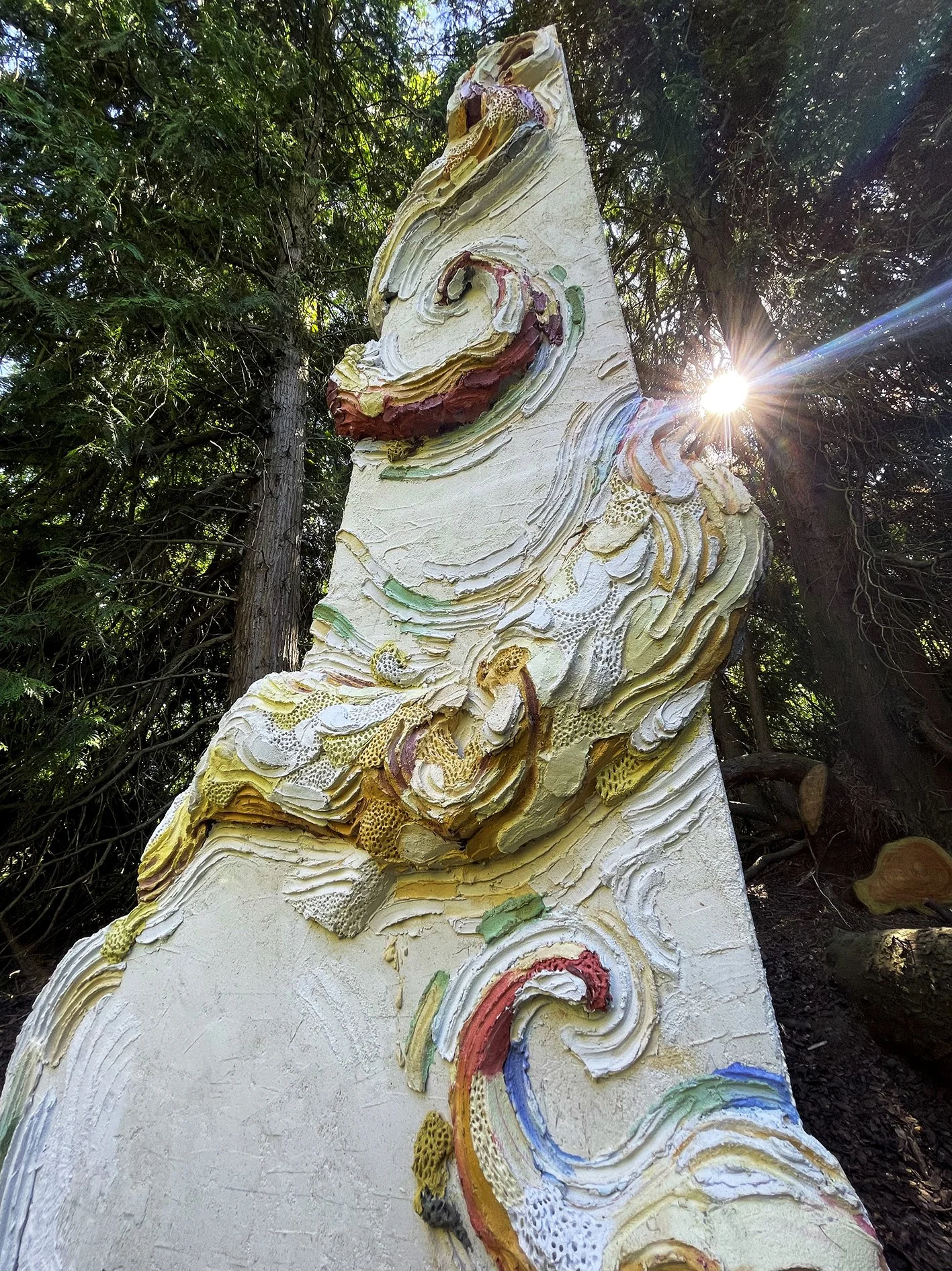 Large scale monumental scultpure made of concrete and colored mortar with extreme organic details in a private sculpture park owned by a contemporary art collector and a museum