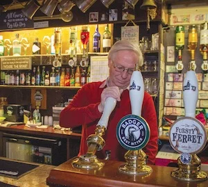 jim-ayling-pulling-pint-white-harte-cuckfield.jpg
