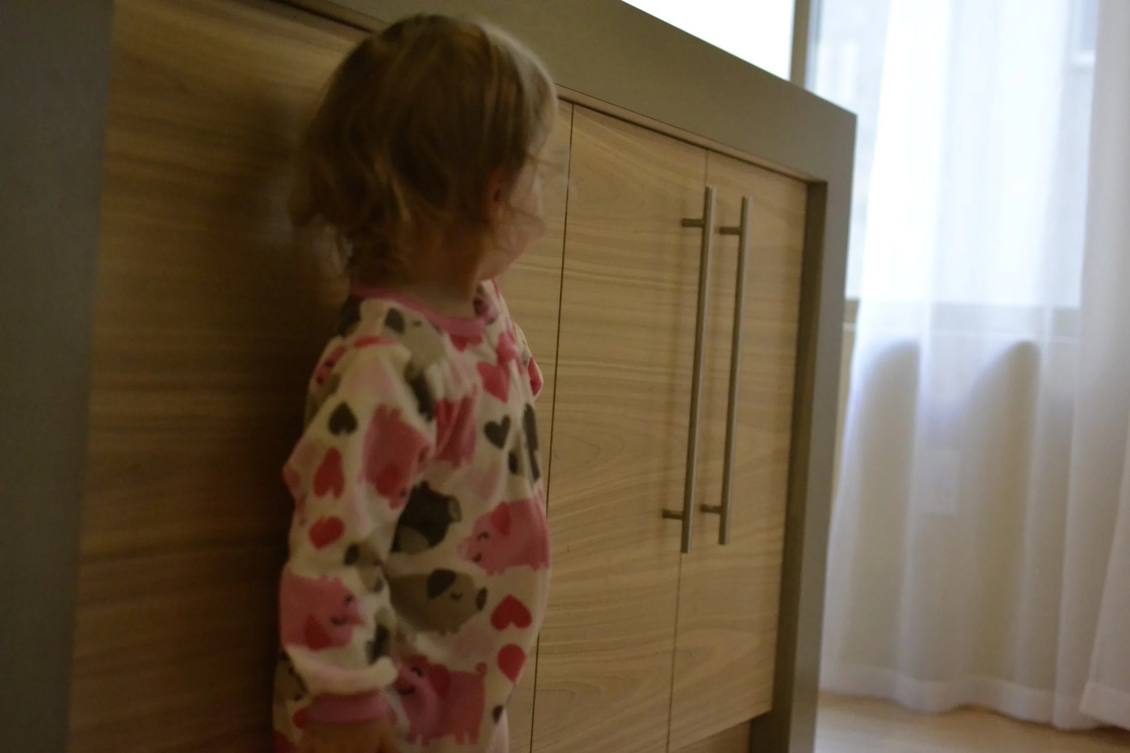playing hide and go seek...not realizing i was being sneaky and getting her photo! 