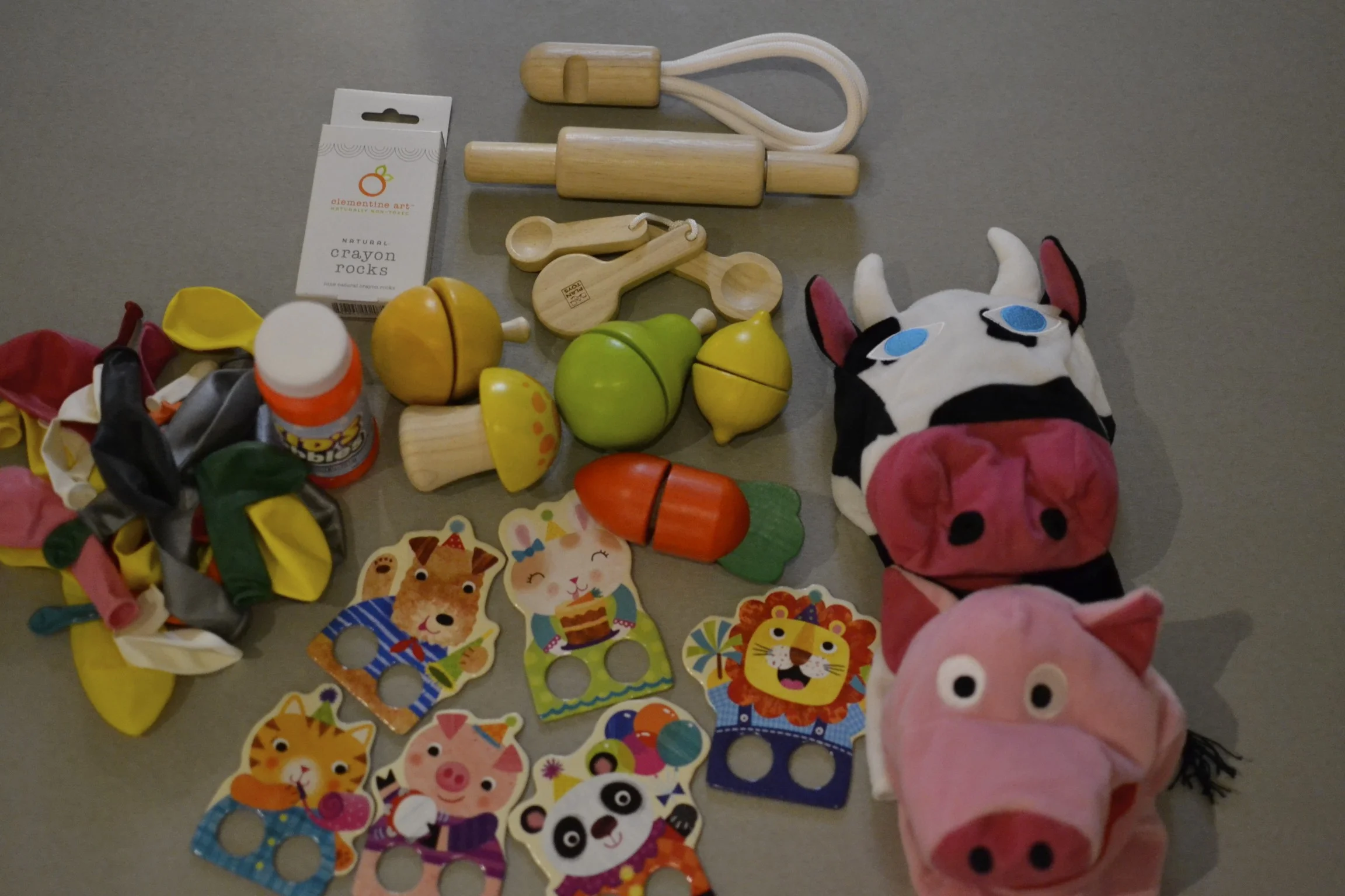 gifts for the advent include rock crayons, plan toys wooden fruits and cooking utensils, mud puppy finger puppets, balloons (for mama to blow up and for the bird to chase around), bubbles, hand puppets from ikea