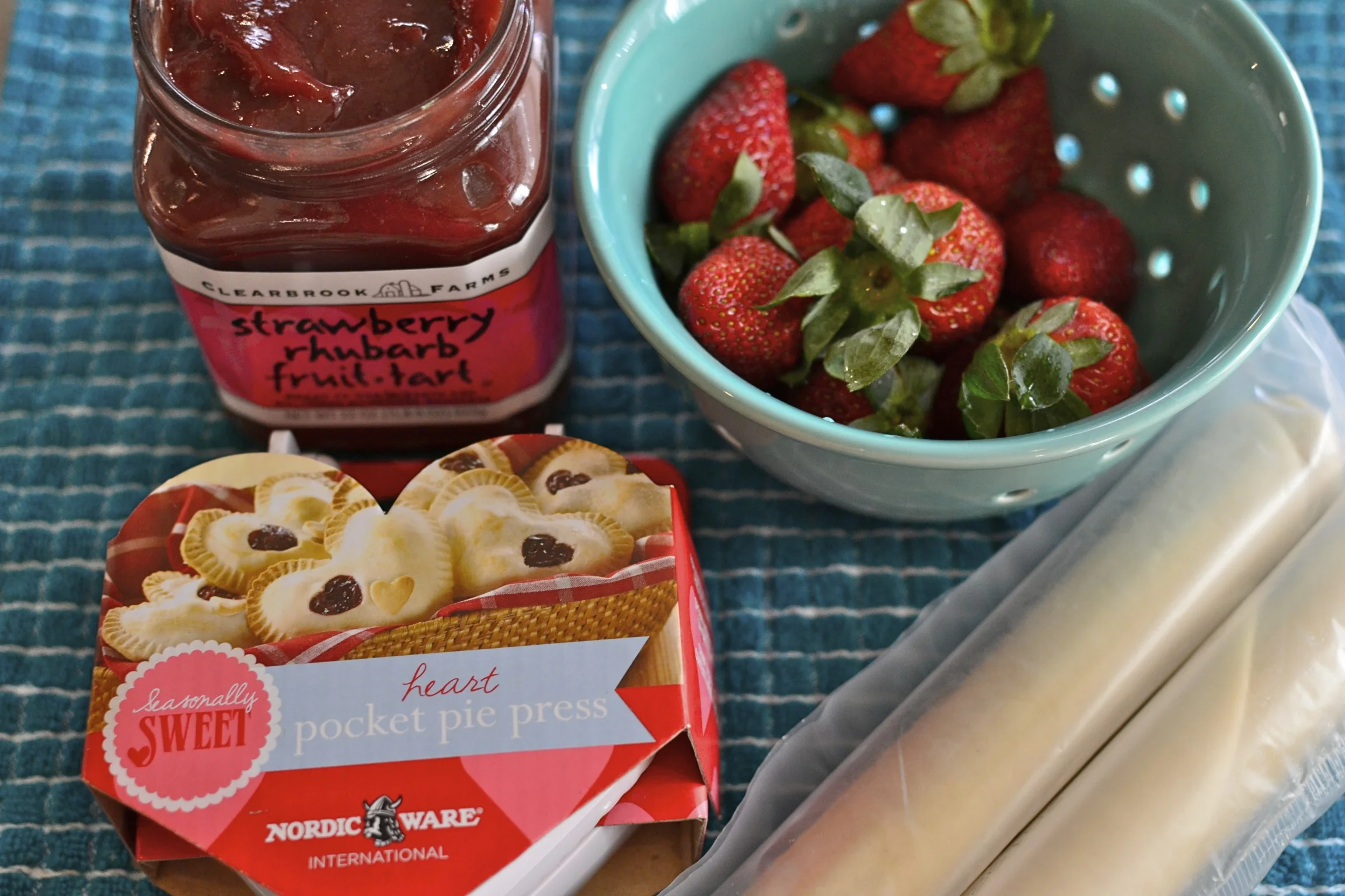 FYI...the pie mold container is deceiving. there is NOT a small heart cut out as part of the mold. you could do this if you had a tiny heart shaped cookie cutter but i did not. just so ya know and aren't surprised about it like i was! 