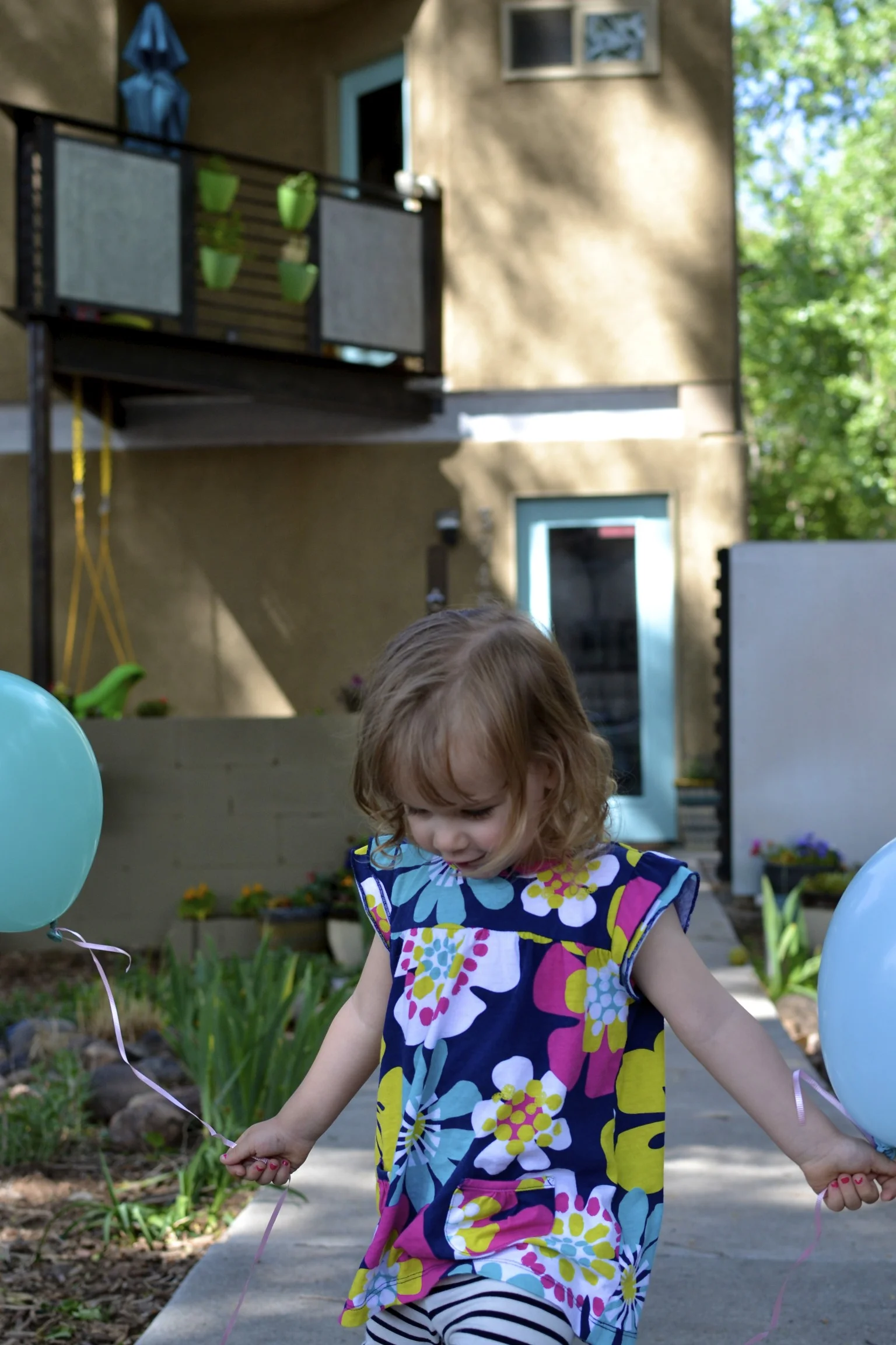 lover of balloons, being outdoors and dancing