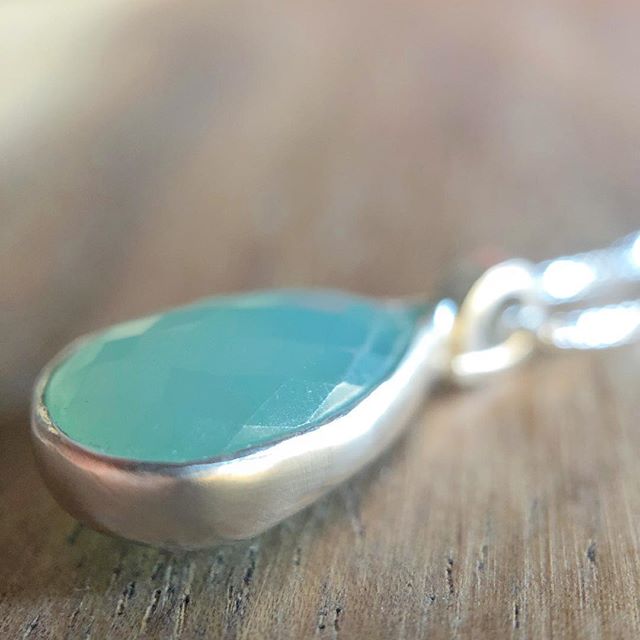 One of my favorite gemstones: chrysoprase. Fine silver bezel - set just along the sides so front and back of gemstone shows.
#handcraftedjewelry #the100dayproject #chrysoprase