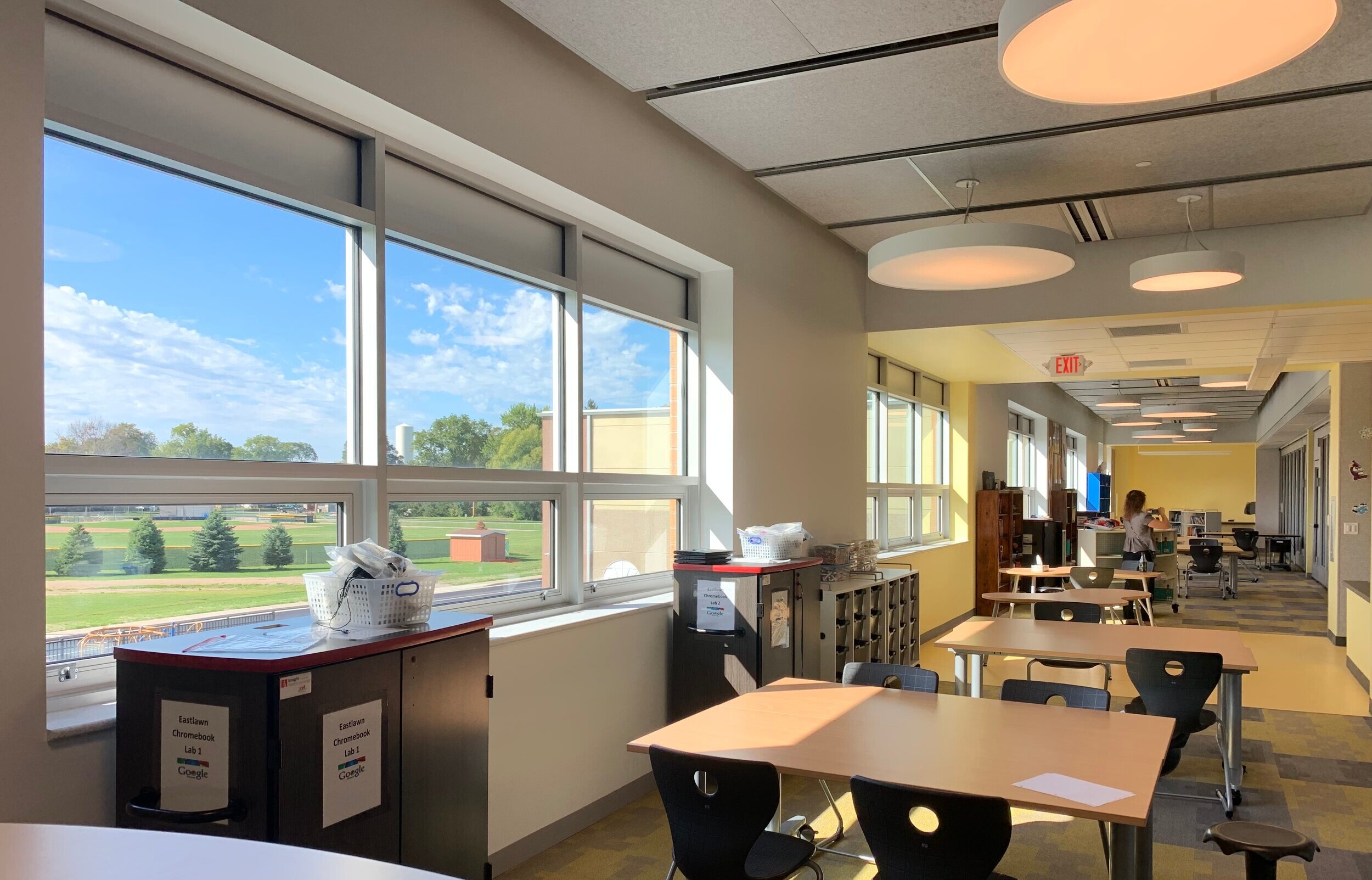 Project Spaces Natural light and ventilation combine with energetic colors and design elements to encourage more active education and research, while also helping occupants feel calm and productive. The accent colors in these spaces vary by grade, g…