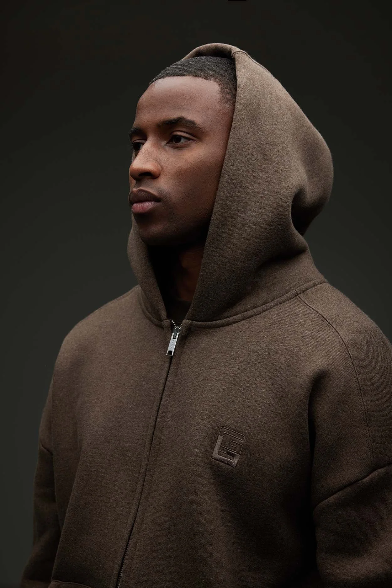Campagne fotoshoot in de studio met modellen Monogram AW26 14.jpg