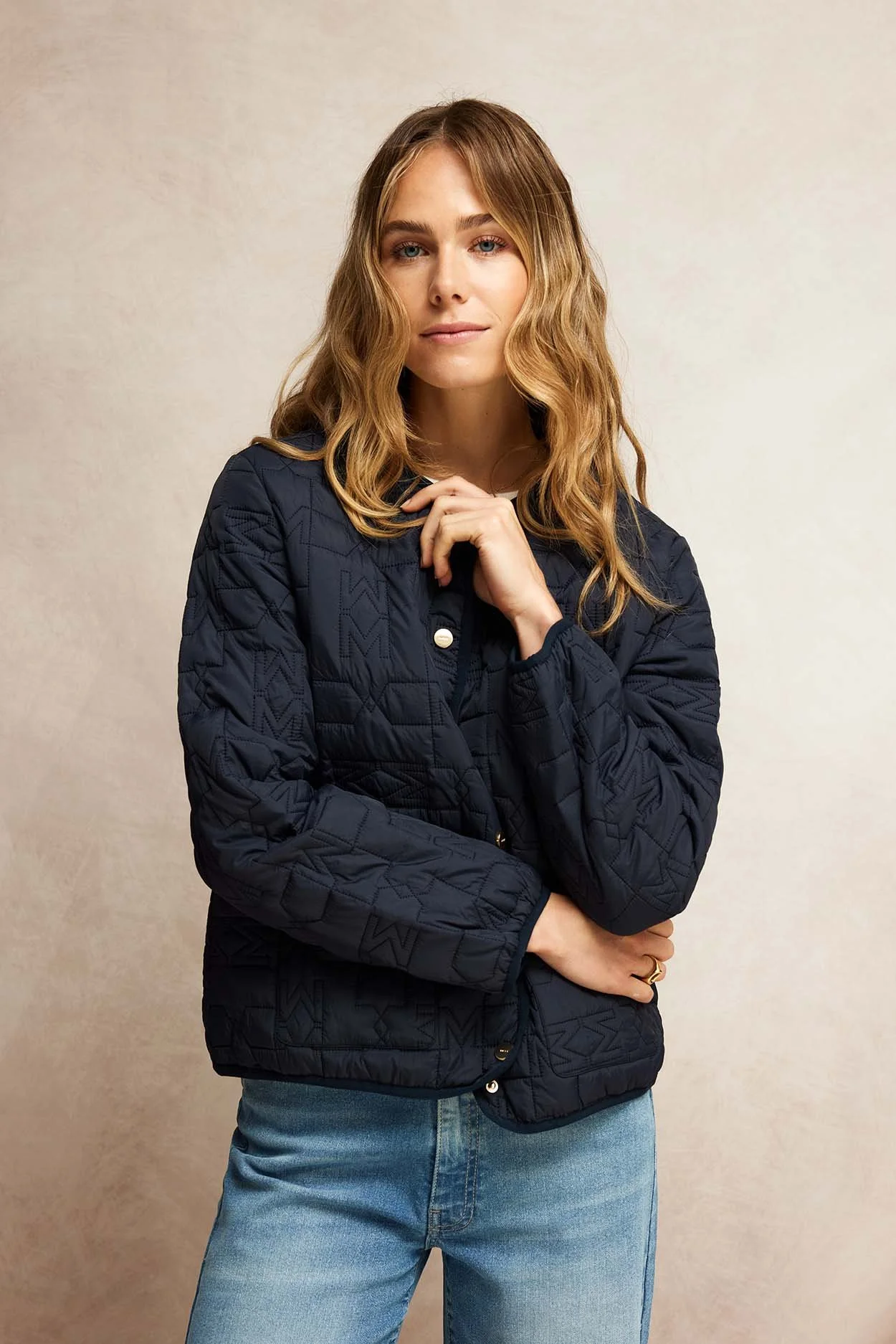 Lookbook fotografie op model in de studio Mexx SS25 04.jpg