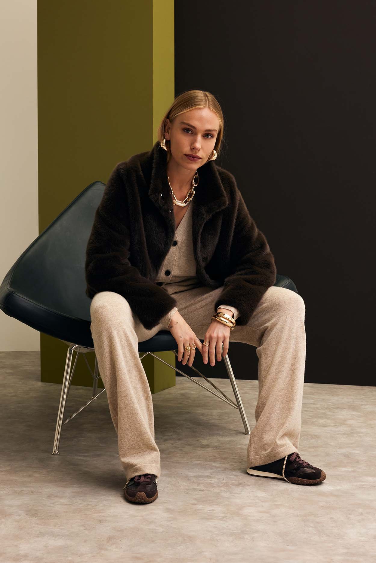 Lookbook fotografie op model in de studio Mexx AW26 02.jpg