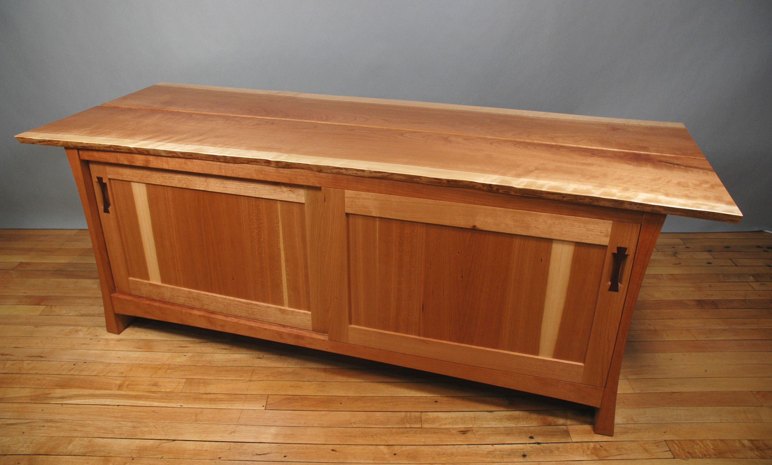 Credenza3.jpg