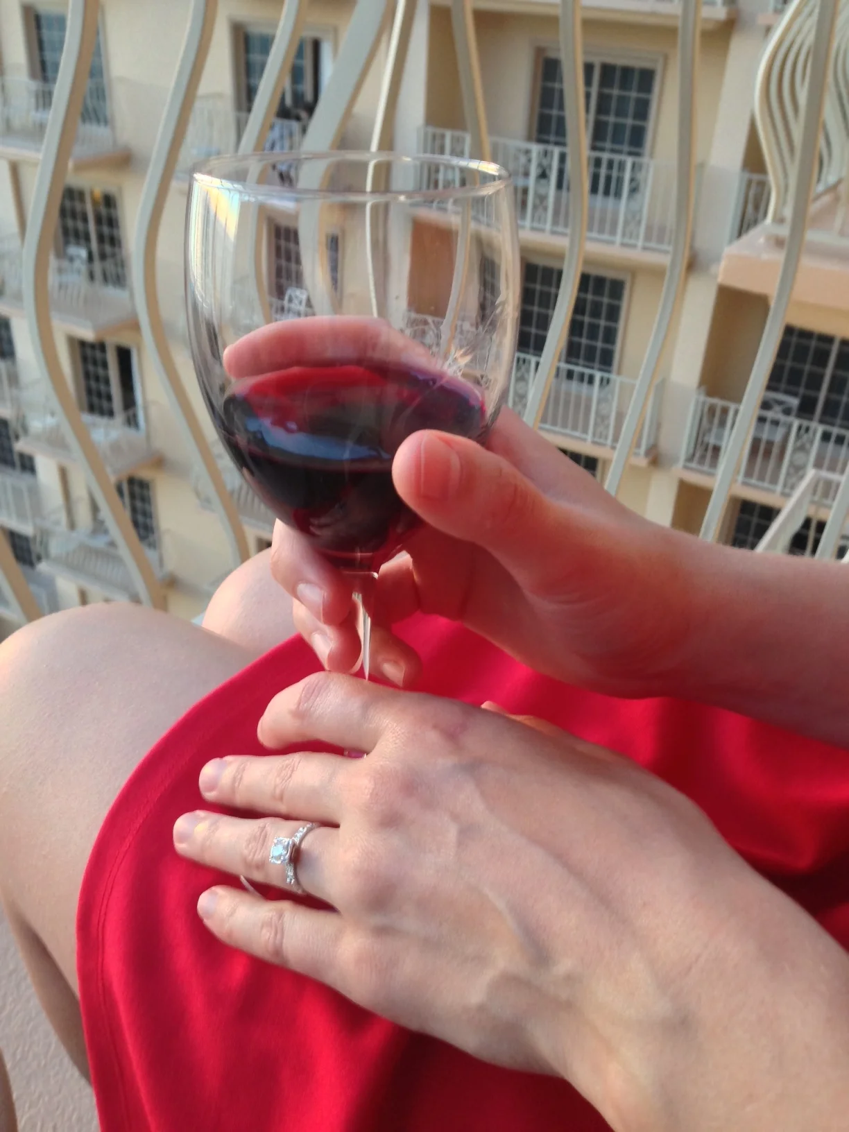 Lindsay's left hand has officially been